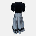 Rent velvet Dirndl Mona in classic black with puff sleeves – a modern Munich favorite for stylish, high-end occasions with a traditional twist.