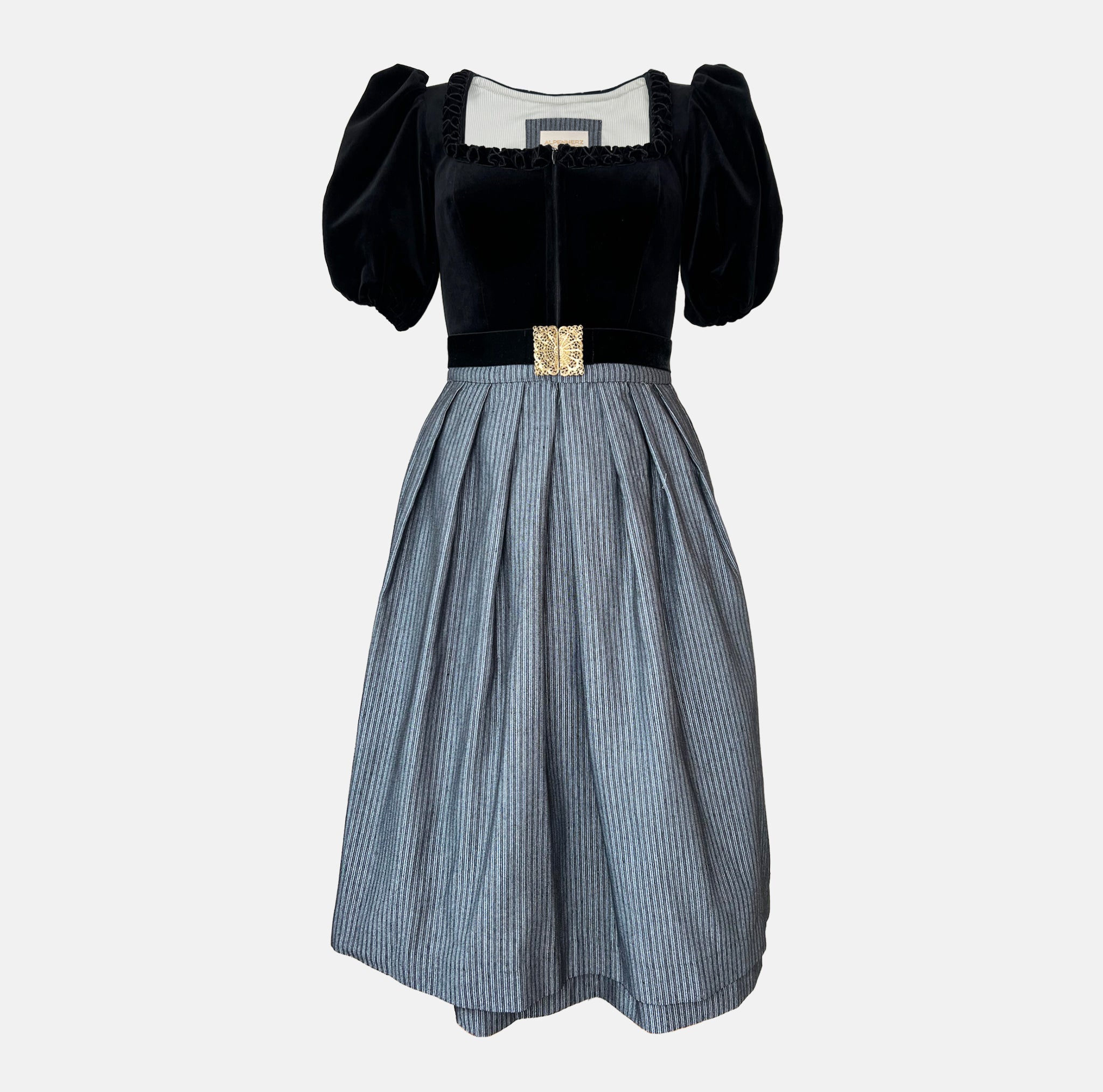 Rent velvet Dirndl Mona in classic black with puff sleeves – a modern Munich favorite for stylish, high-end occasions with a traditional twist.