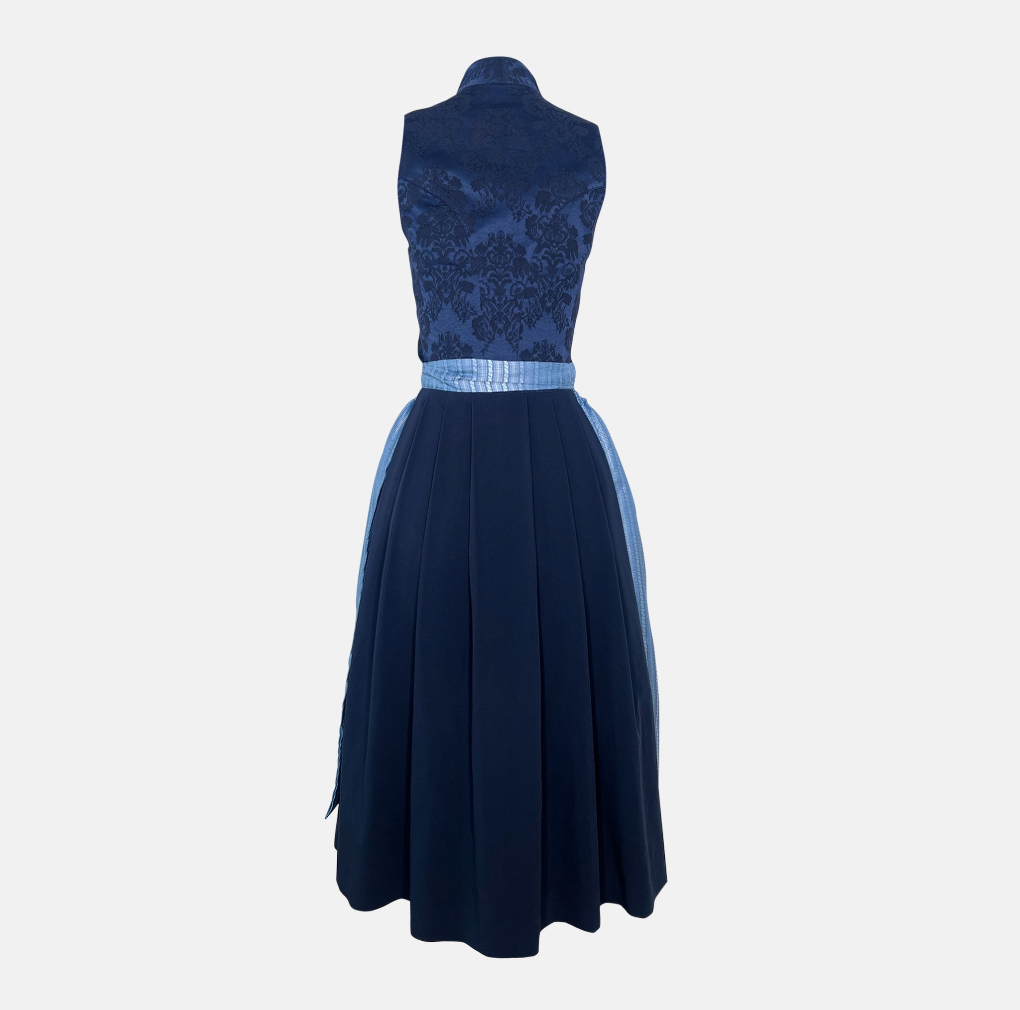 Apple of my Eye blends timeless tradition with contemporary design. The deep blue jacquard bodice features an elegant floral pattern