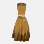 Traditional Berwin & Wolff dirndl dress for Oktoberfest, rental option in Munich – authentic Bavarian style with apron and button-front bodice.