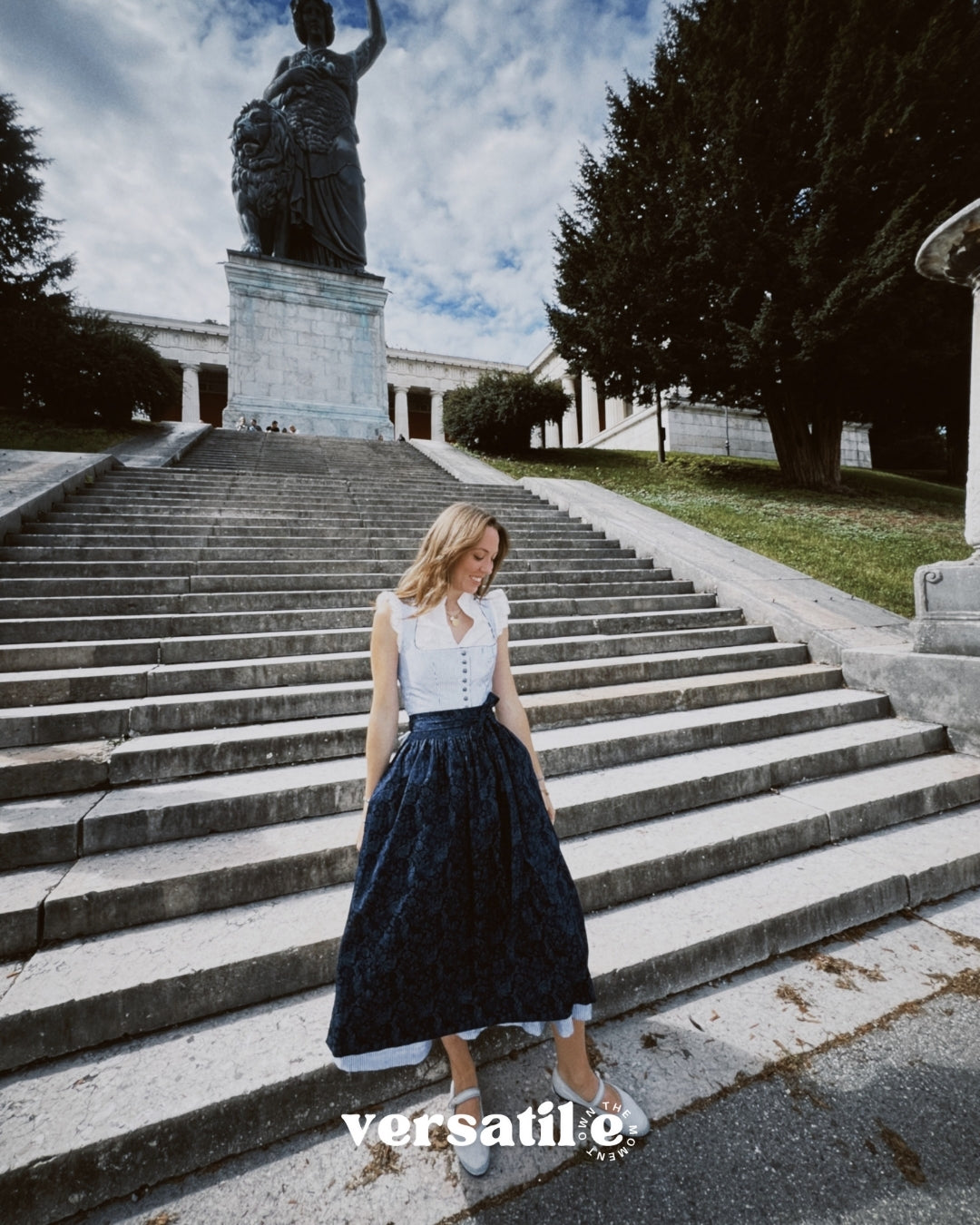 Berwin & Wolff striped dirndl rental in Munich with navy, white, and blue stripes, round neckline and 75 cm skirt—ideal for Oktoberfest.