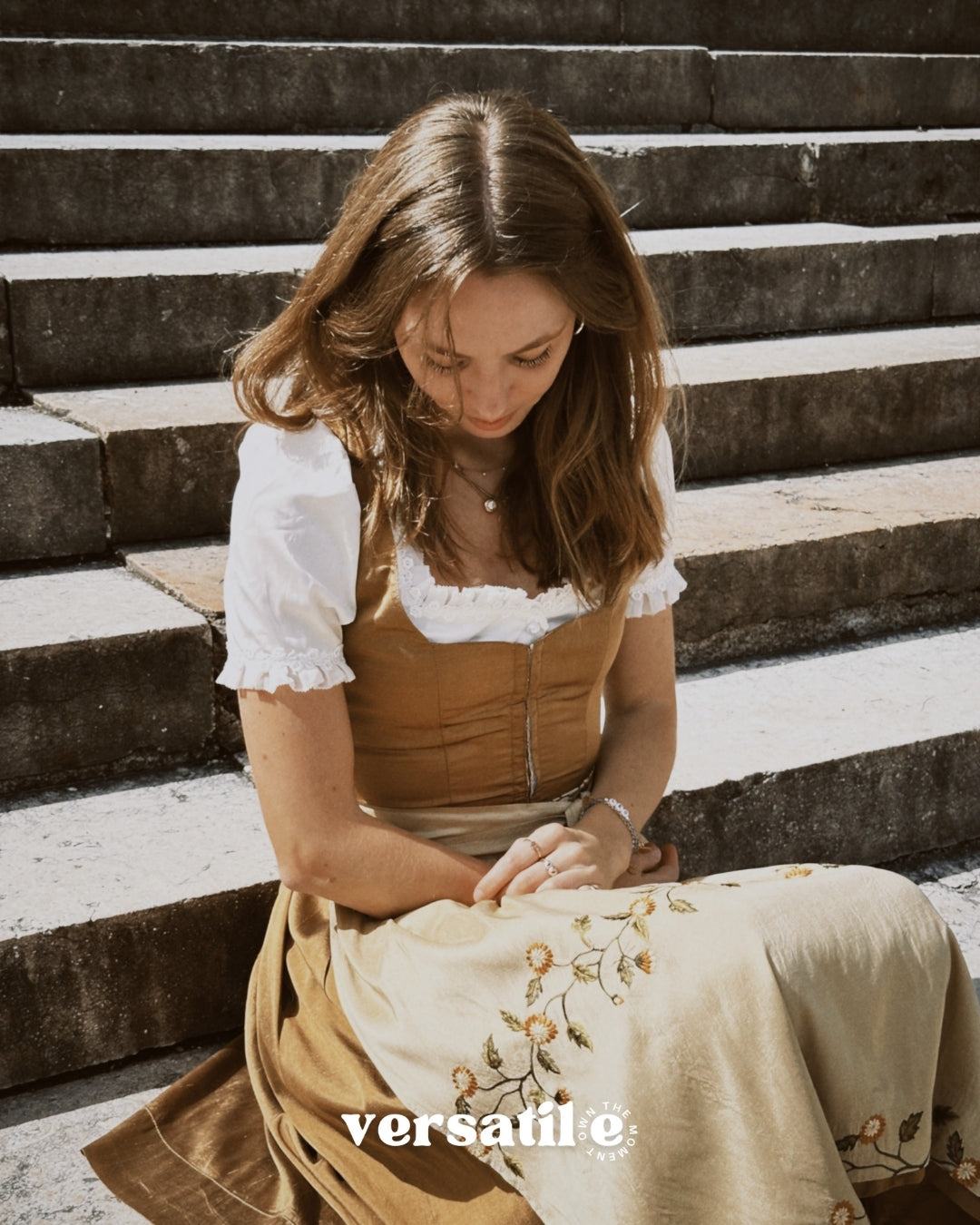 Bavarian Berwin & Wolff rental dirndl, perfect for Oktoberfest celebrations in Munich – high-quality traditional dress with apron.