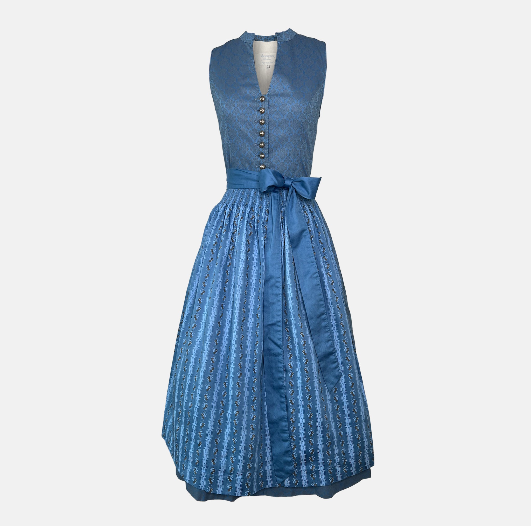 Rent the traditional Angermeier Dirndl dress – ideal for Oktoberfest and traditional celebrations. Available for dirndl rental in Munich and online across Europe.