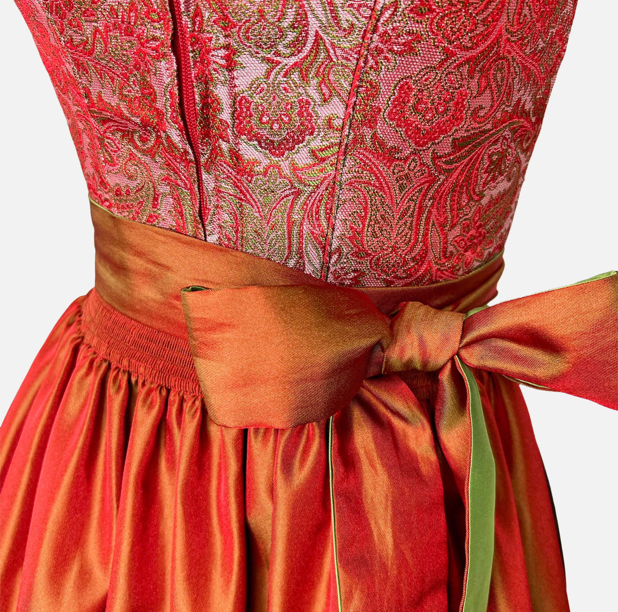 Fancy_Wenger_Dirndl_Dress_for_rent_Octoberfest_detail
