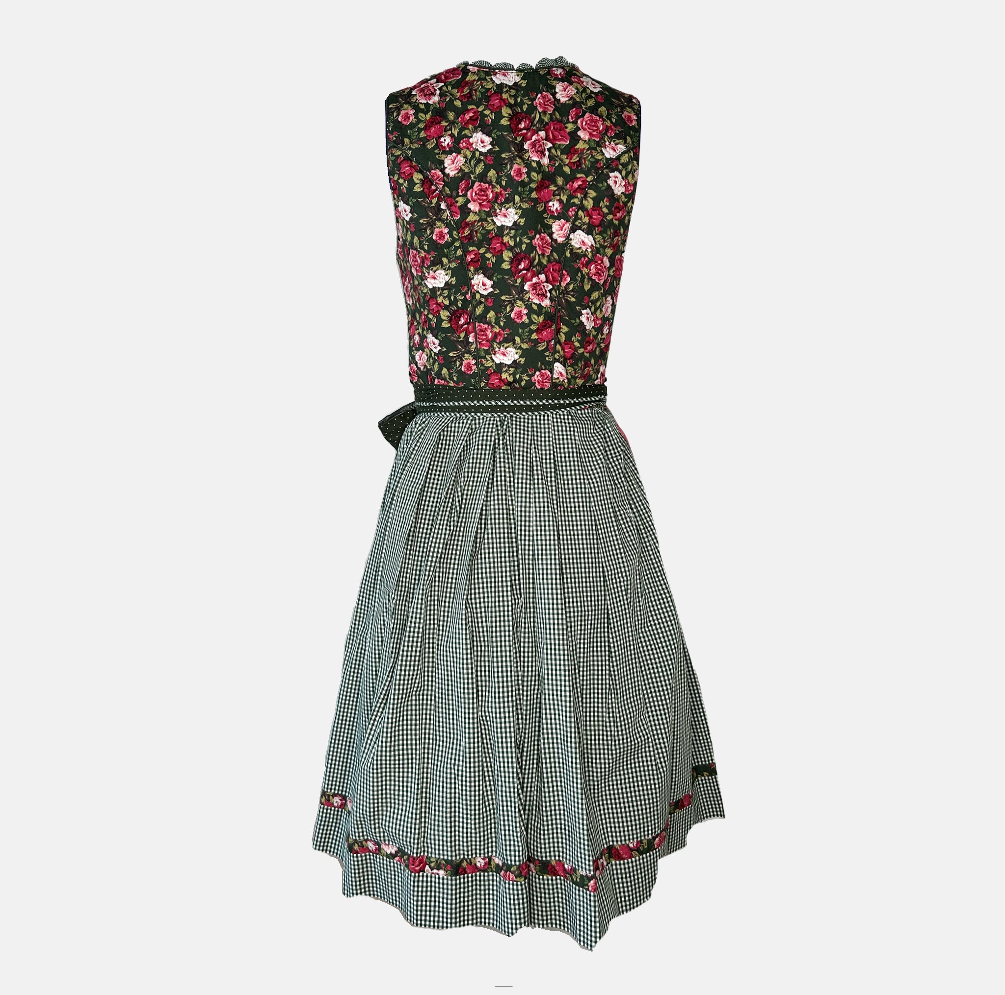 Dirndl dress rental in Munich or online—rent our bold Krüger Dirndl at a great price. Perfect for Oktoberfest. Book your dirndl cheap now!