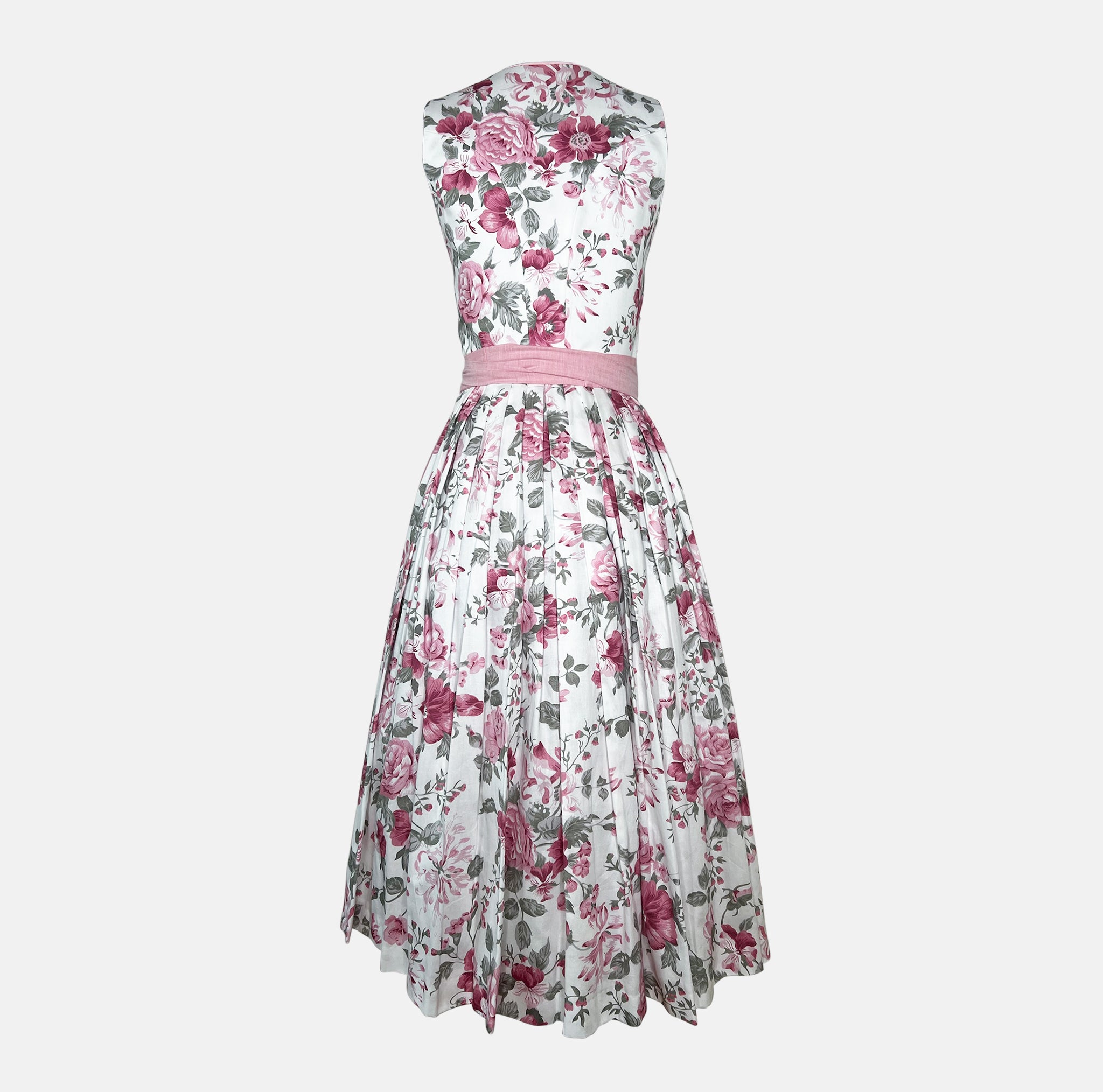 Rent the stunning Berwin & Wolff Dirndl  dress – perfect for Oktoberfest and events. Trusted dirndl rental in Munich and across Germany.