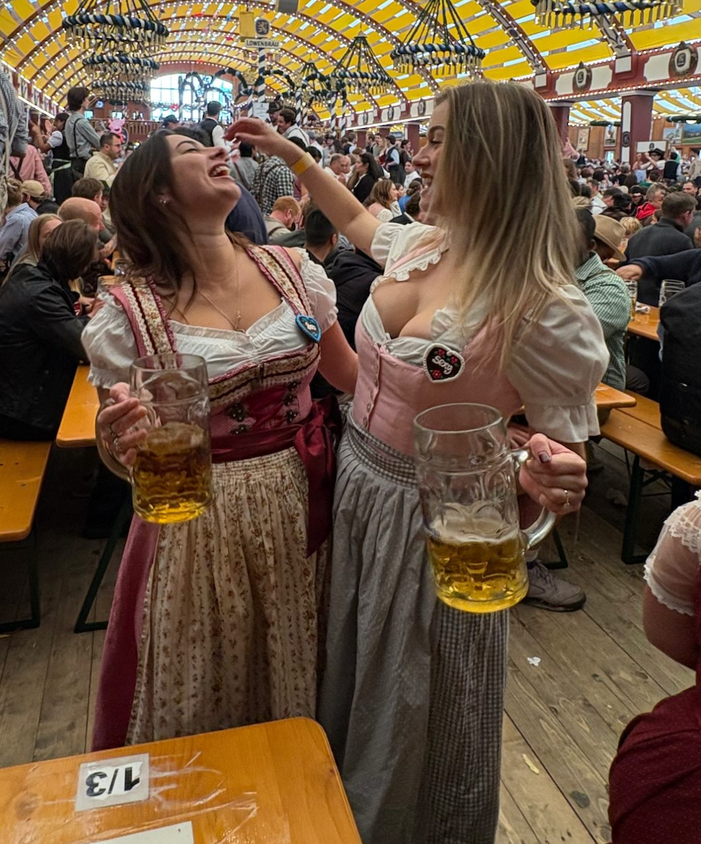 Rent your Krüger Mini Dirndl dress Glam Girl or Berwin Dirndl for Oktoberfest online or in Munich on Versatile OTM 