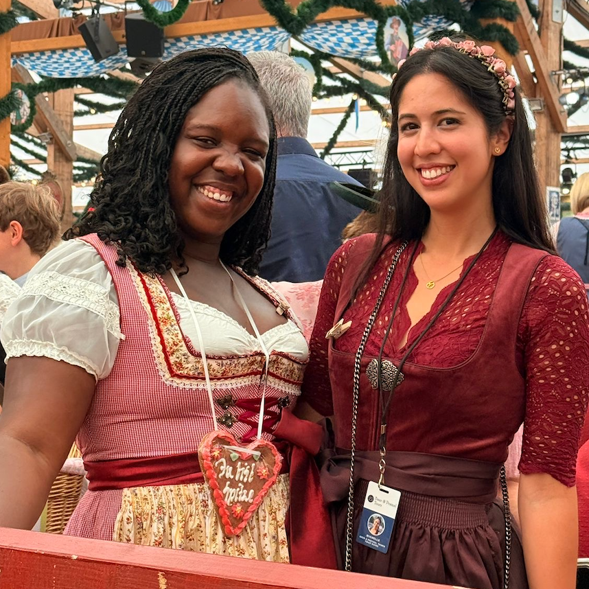 Rent your Krüger Mini Dirndl dress Glam Girl or Berwin Dirndl for Oktoberfest online or in Munich on Versatile OTM 