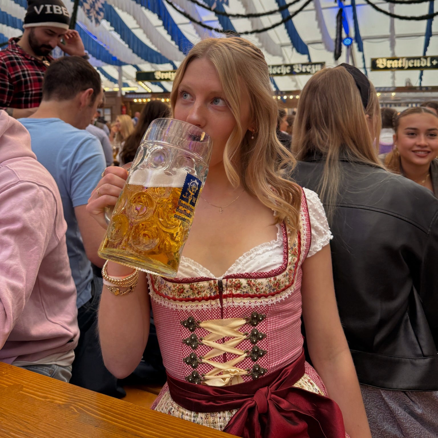 Rent your Krüger Mini Dirndl dress Glam Girl for Oktoberfest online or in Munich.