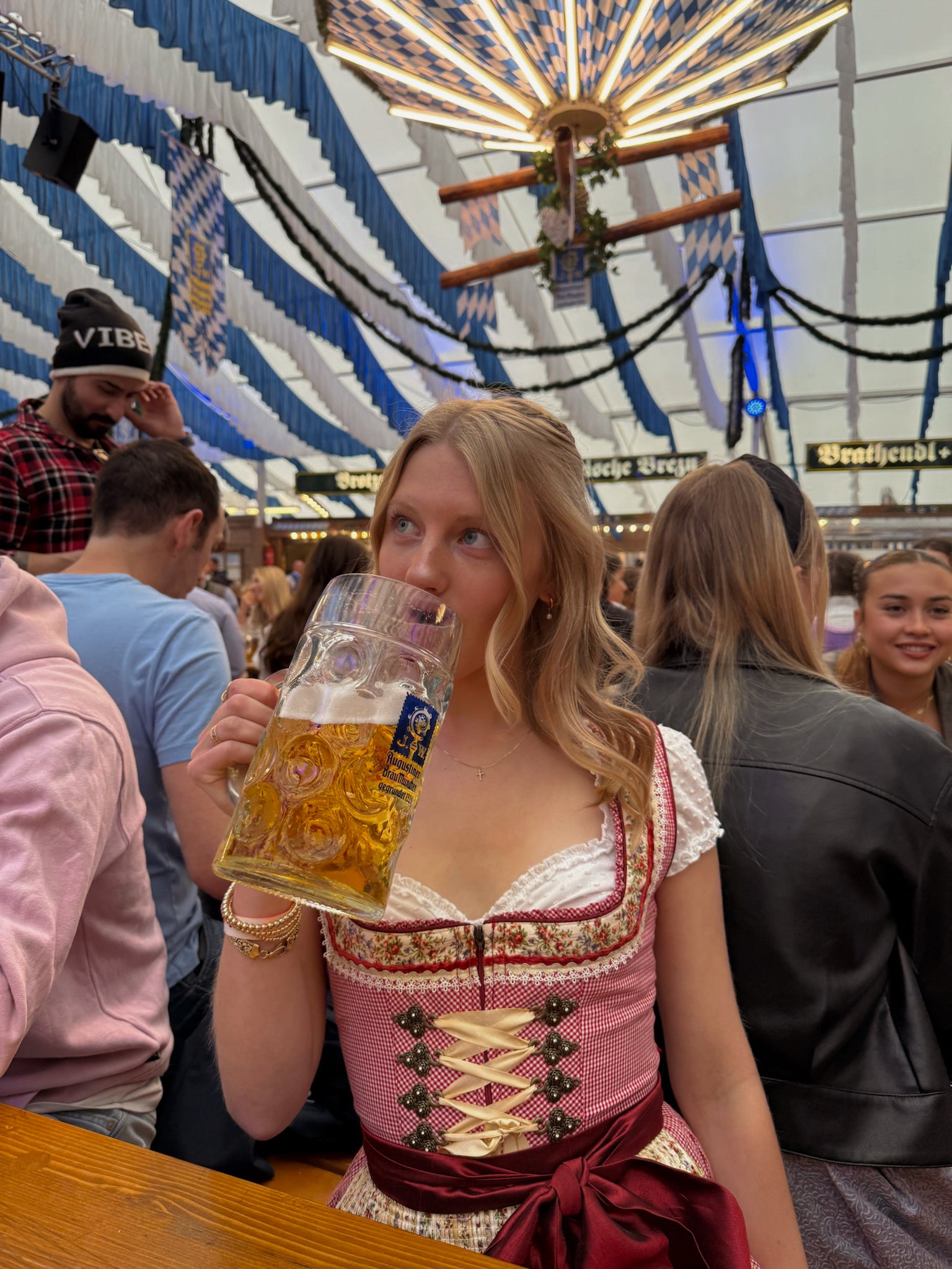 Rent your Krüger Mini Dirndl dress Glam Girl for Oktoberfest online or in Munich as cheap as 79€ for the weekend!