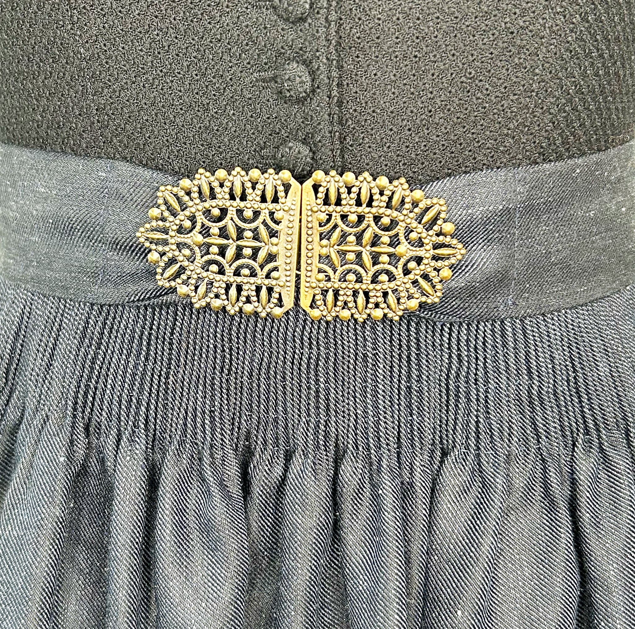 Rent the premium Monika Dirndl in Munich – elegant design by Gottseidank, perfect for Oktoberfest and special events.