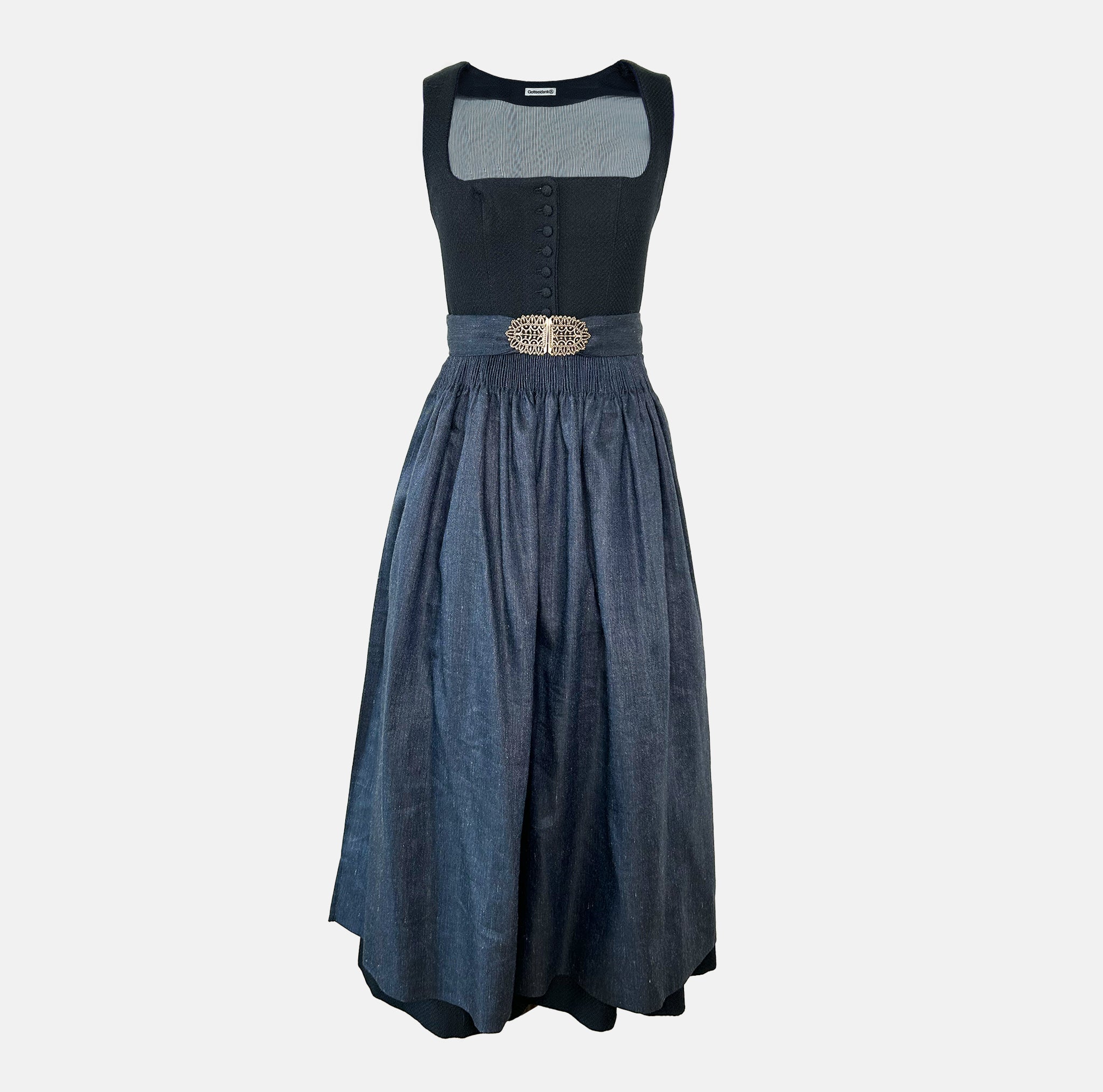 Rent the premium Monika Dirndl in Munich – elegant design by Gottseidank, perfect for Oktoberfest and special events.
