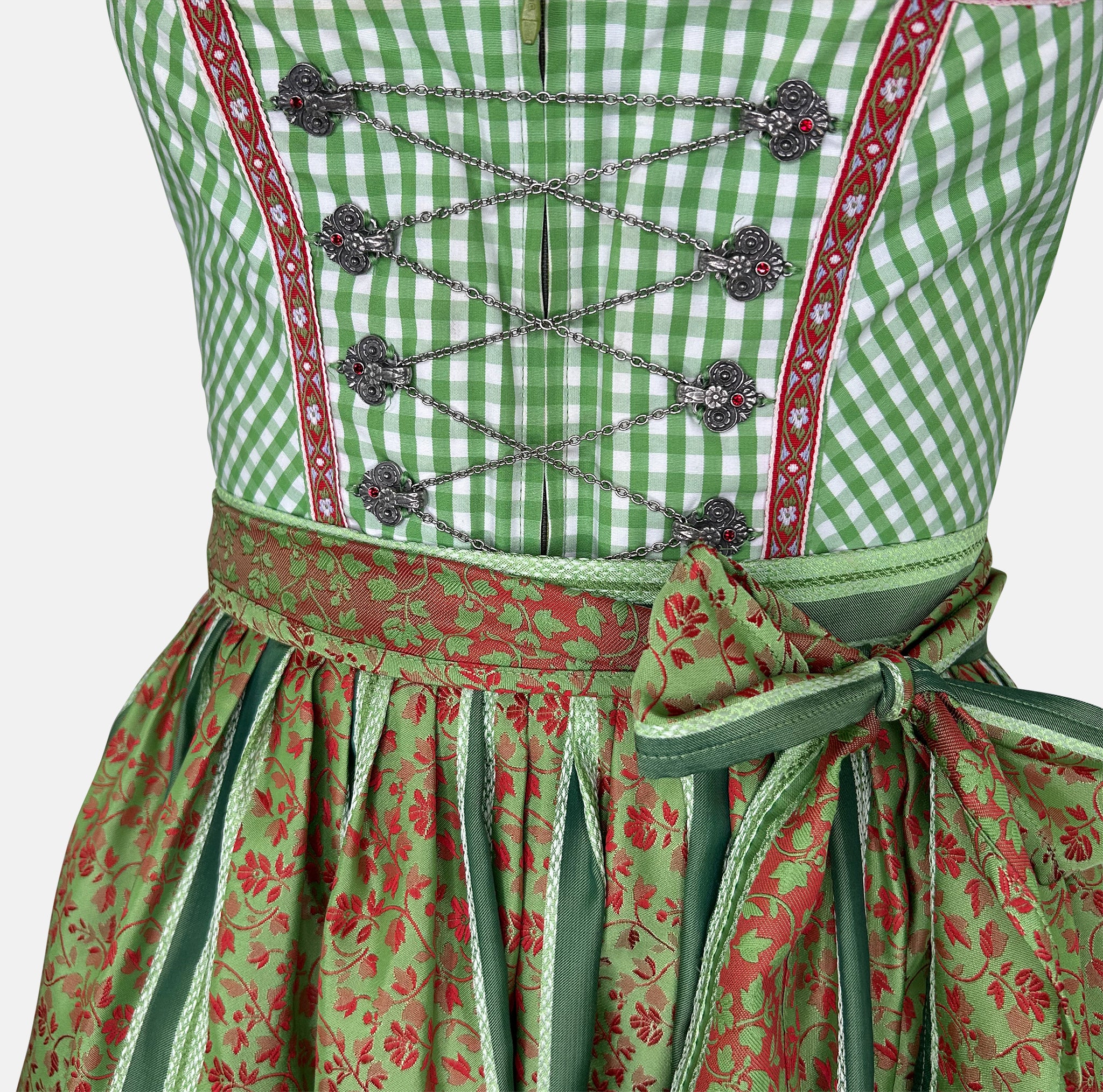 Affordable dirndl dress rental in Munich or online. Rent the elegant Berwin&Wolff Dirndl — perfect for Oktoberfest and events. Book your dirndl cheap today!