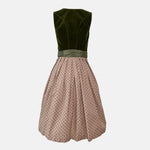Rent the elegant Marjo Dirndl dress online – perfect for Oktoberfest and traditional events. Top choice for dirndl rental in Munich and Germany.
