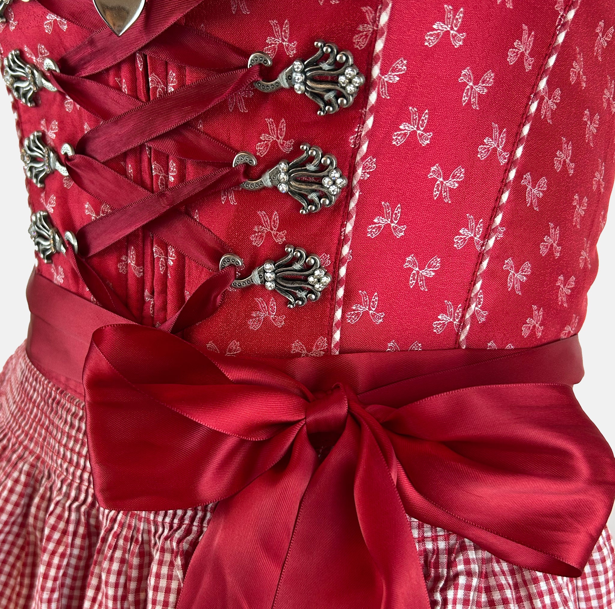 Red traditional Krüger Dirndl dress for rent in Munich at Versatile 