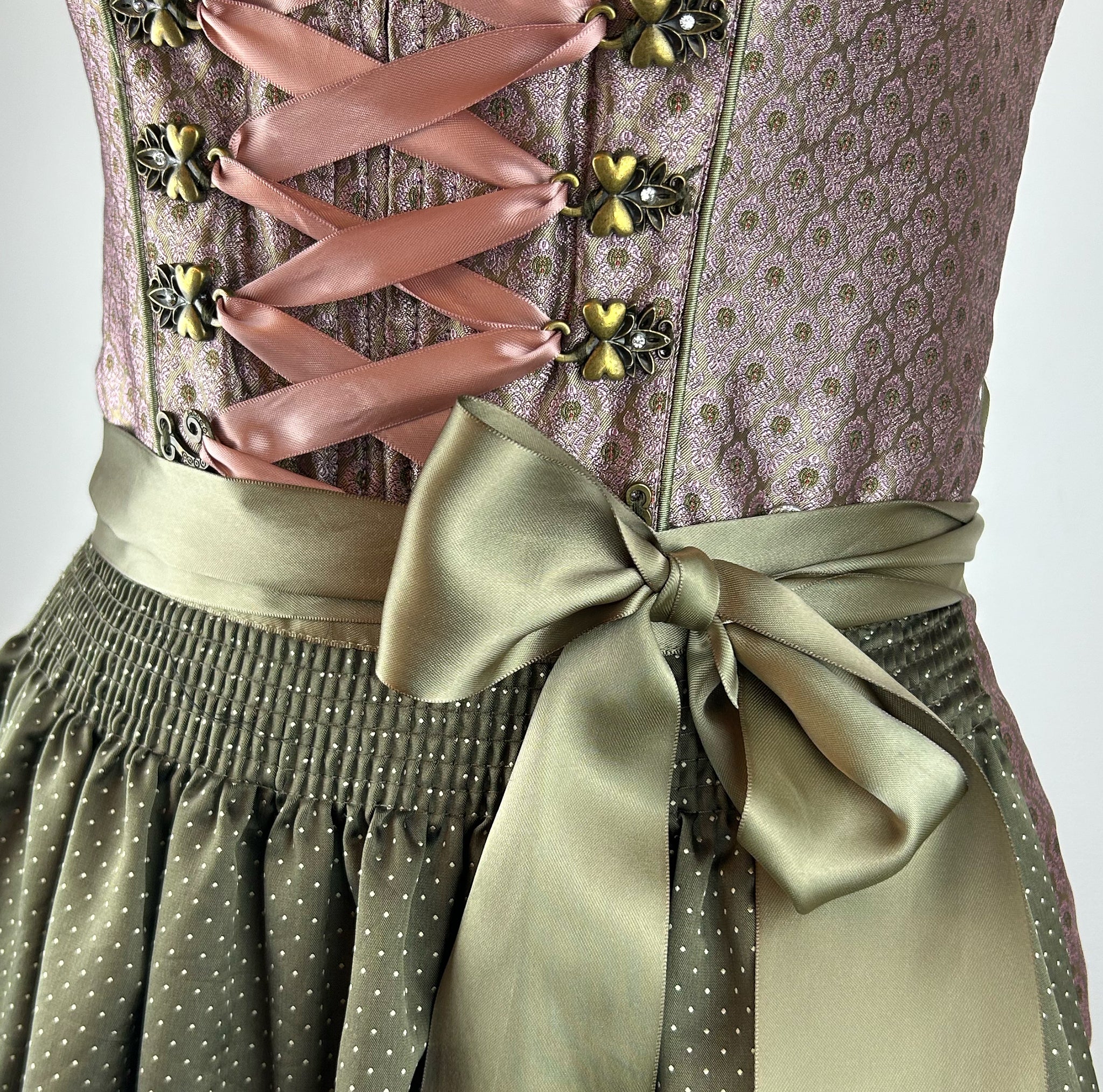 Traditional German dirndl dress by Krüger with a green apron for rent - online or in Munich