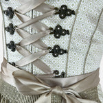 Champagne-colored Krüger dirndl with jacquard bodice, satin ribbon lacing, and a matching full-length apron – refined and timeless.