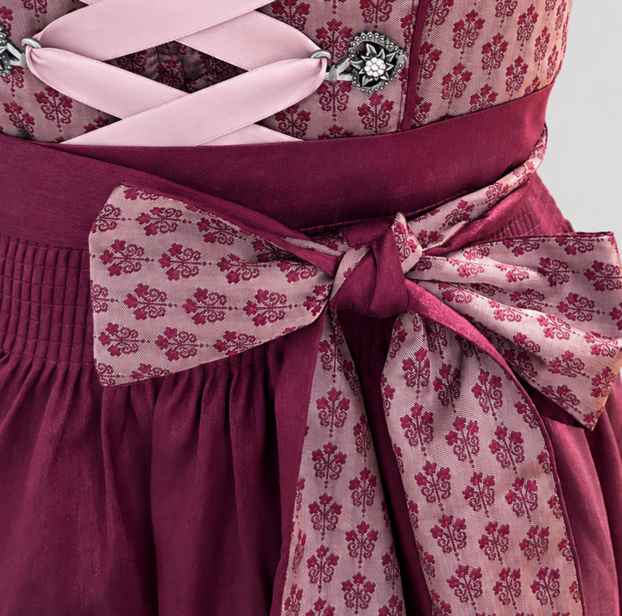 Traditional German dirndl dress Tamalia by Krüger ready to be rented in Munich or online!