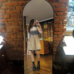 Krüger Dirndl cheeky rented Dirndls for Oktoberfest on Versatile OTM. Woman taking a selfie in Versatile OTM Pop Up store at Oktoberfest for her rented Dirndl