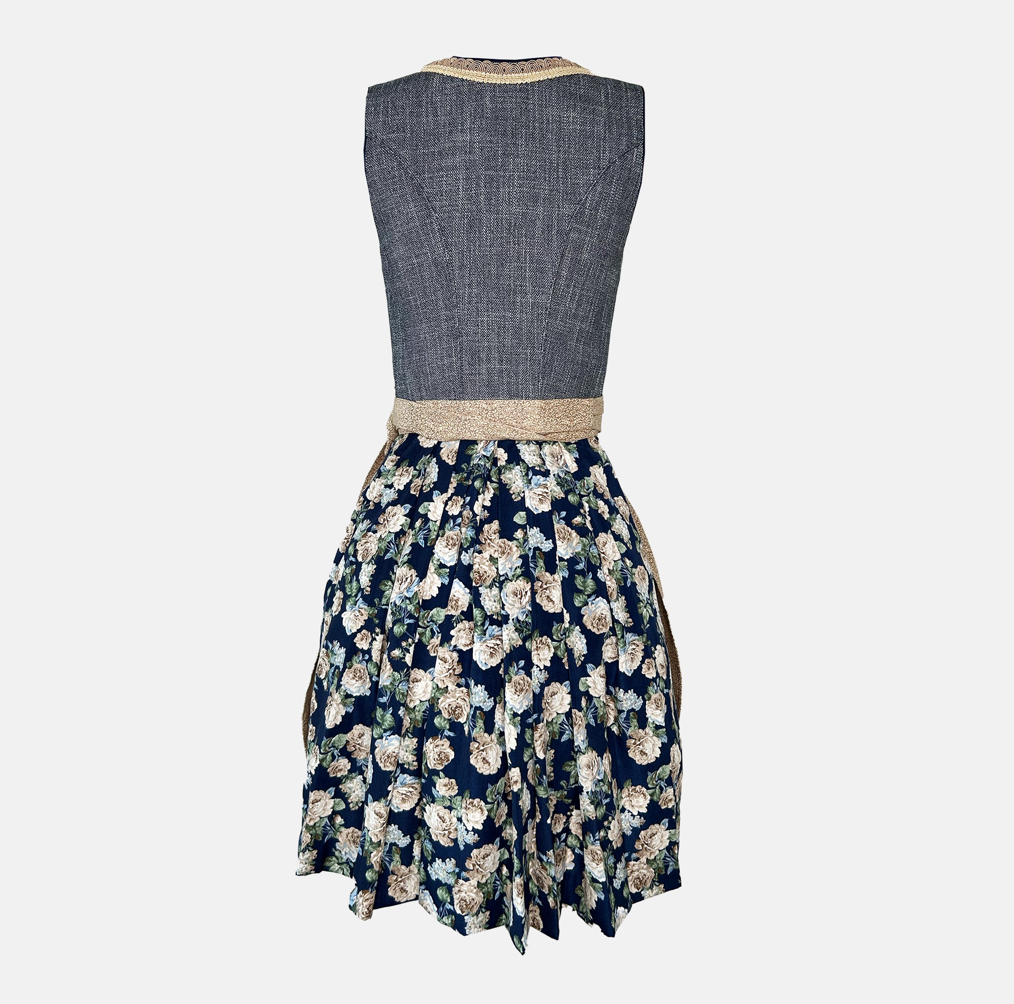 Rentable Oktoberfest Mini Dirndl Justine on Versatile OTM. Back side of the Dirndl 