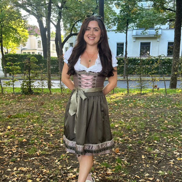 Girl wearing a rented traditional german dirndl dress by Krüger for Oktoberfest. Dirndl Dress ready to rent on Versatile OTM 