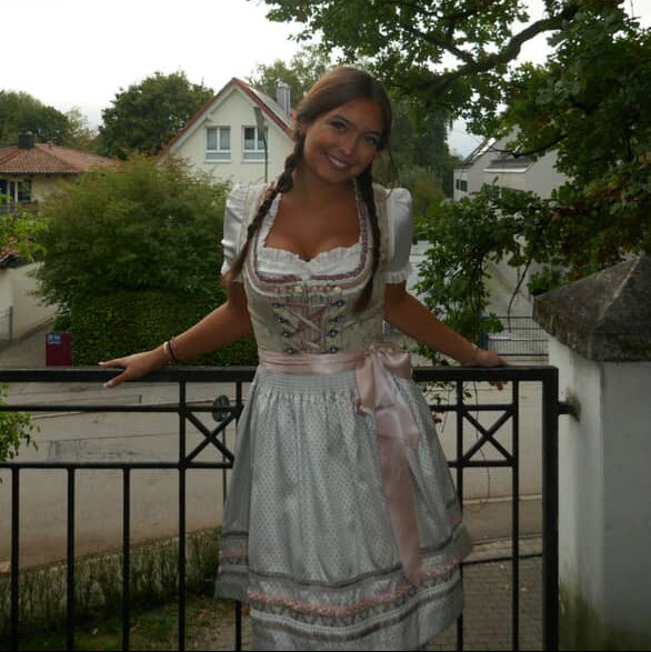 Girl wearing the Krueger Dirndl Ida rented for Oktoberfest. Traditional German Dirndl ready to rent on Versatile OTM 