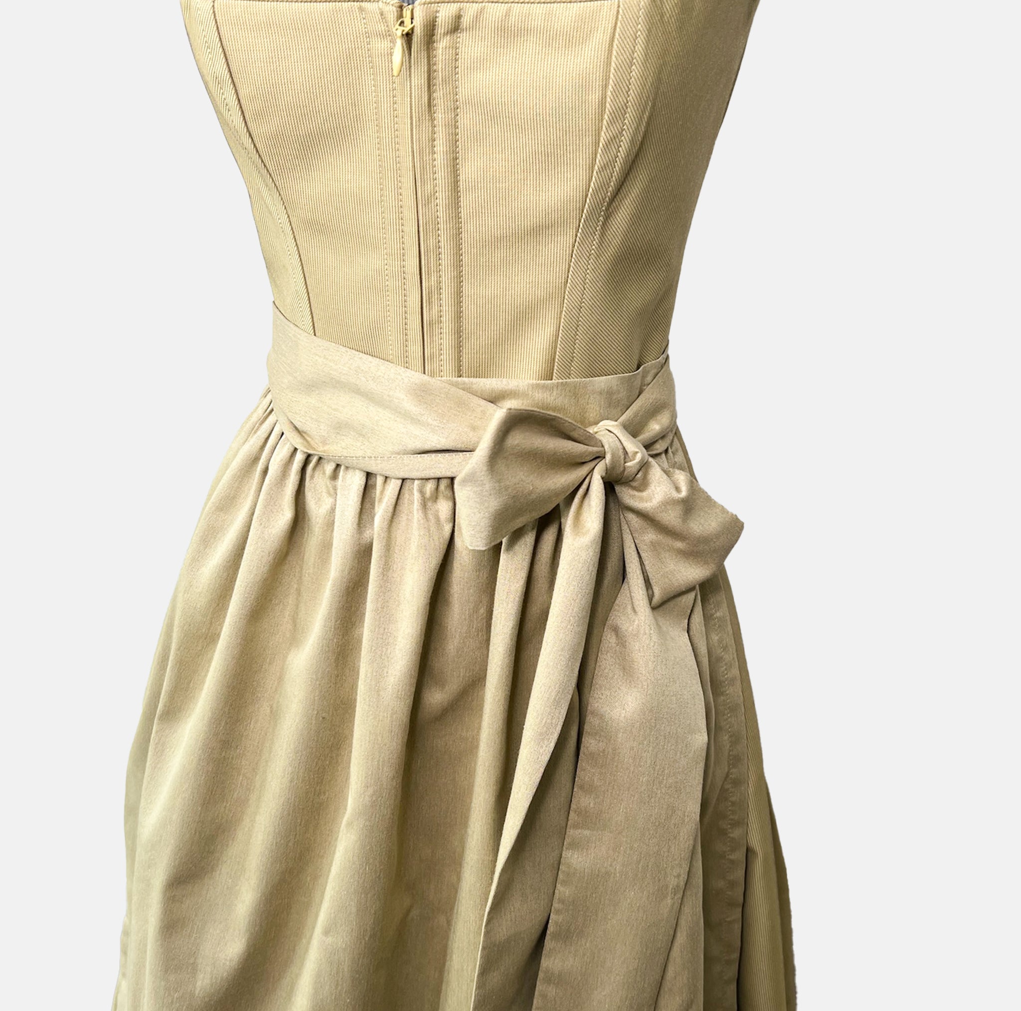 ELAINE SPRING GREEN Dirndl from LIMBERRY is a stunning and versatile piece ready to rent for Oktoberfest 