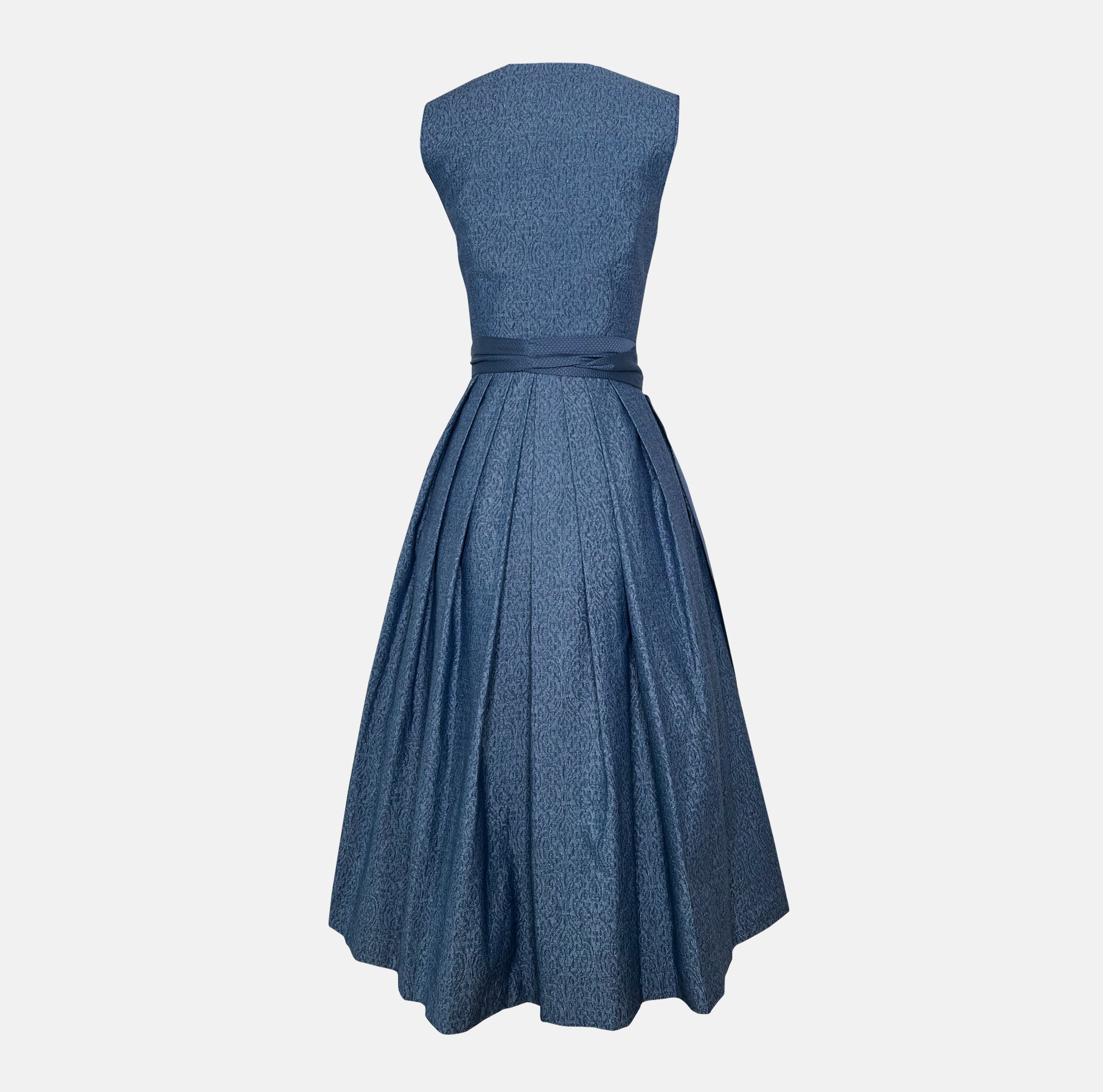 Limberry Luna Dirndl traditional Bavarian attire ready to rent for Oktoberfest 