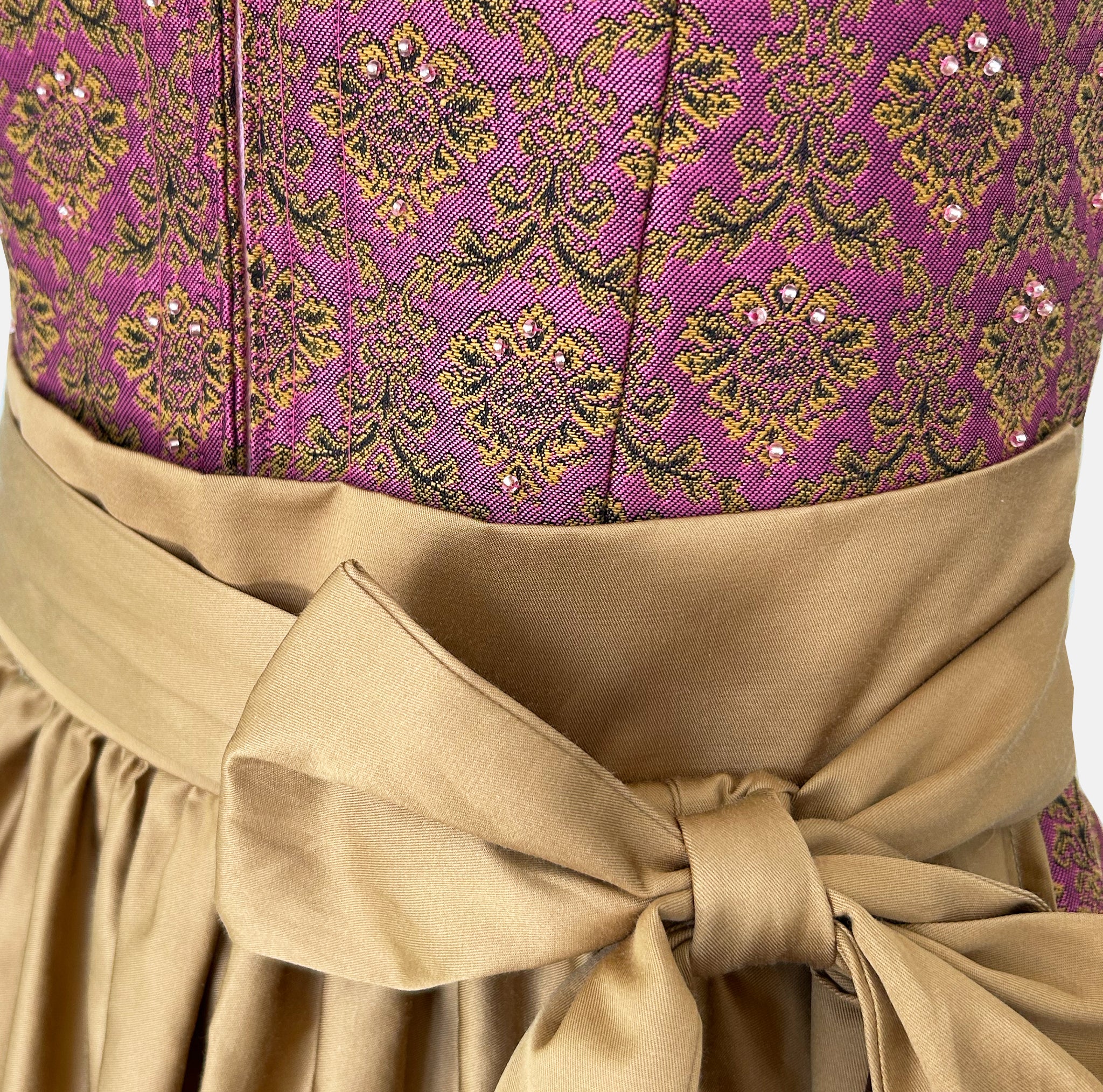 Versatile rental dirndl: Ma.le.ma gold and red dirndl, handcrafted in Munich, authentic Bavarian Oktoberfest outfit