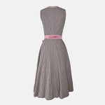 Rent the dreamy Apple of my eye Dirndl Dress at Versatile – timeless Bavarian style, perfect for Oktoberfest and traditional events. Rent in Munich or online.