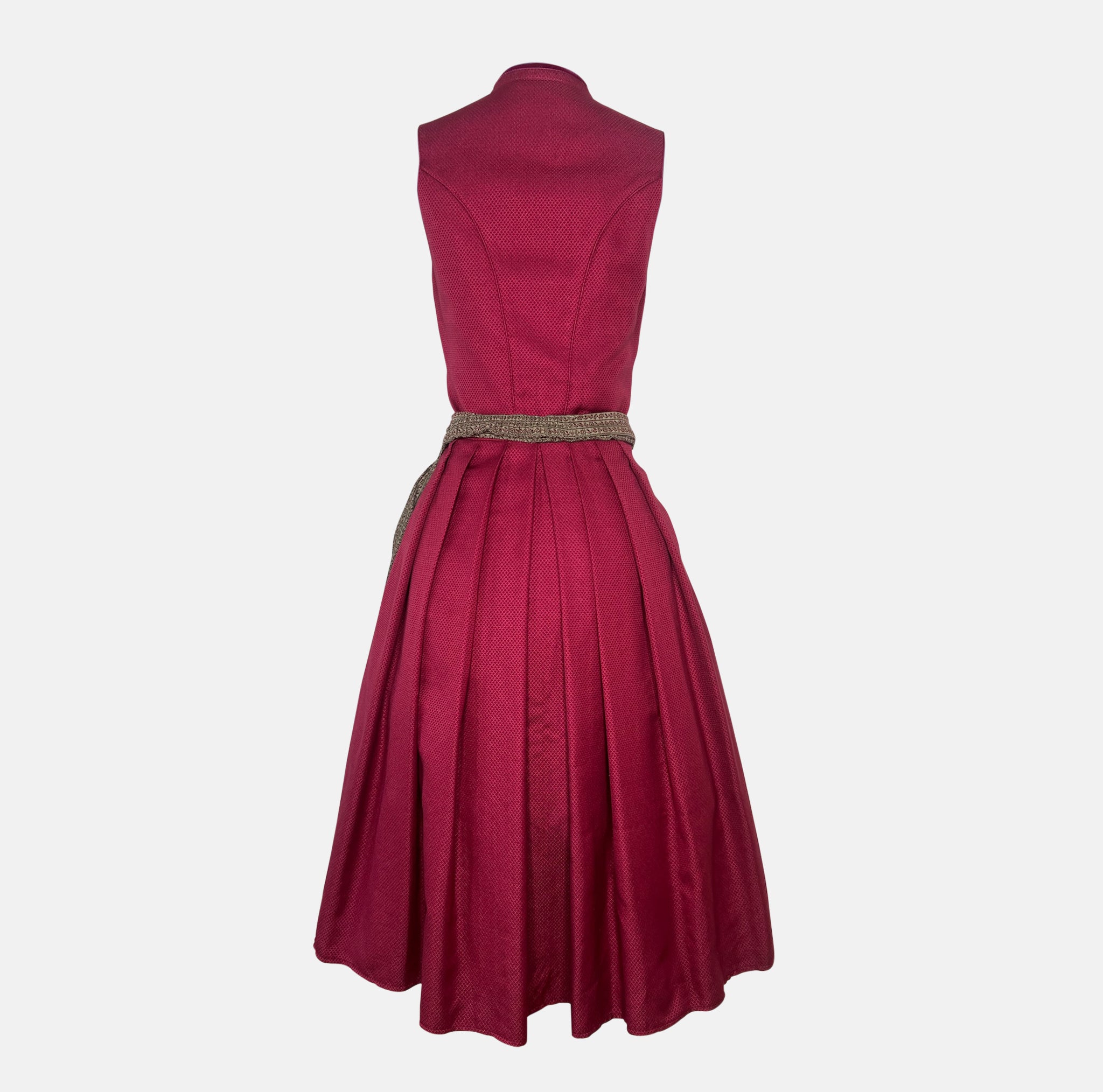 Rent the  beautiful Rebecca Dirndl dress by Angermeier  – ideal for Oktoberfest and traditional celebrations. Available for dirndl rental in Munich and online across Europe.