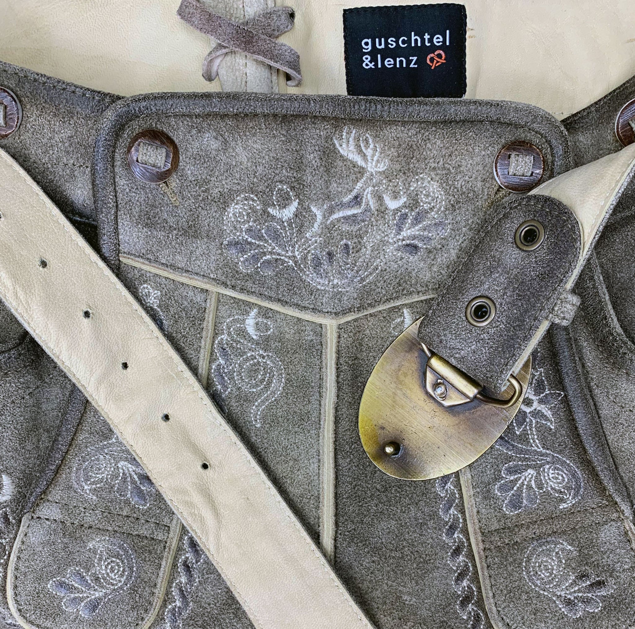 Rentable traditional Bavarian trouser - rent a lederhosen in Munich at Versatile
