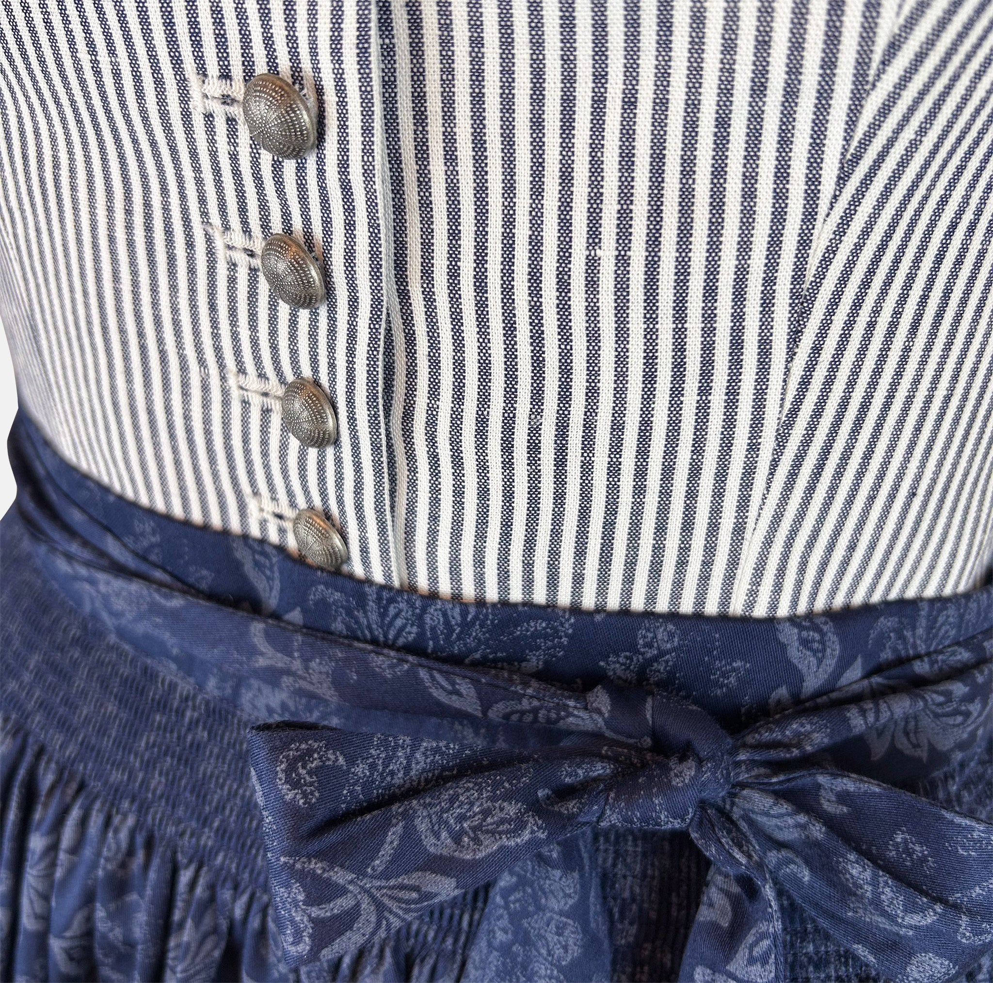 Rent the classic Berwin & Wolff Dirndl dress at Versatile – timeless Bavarian style, perfect for Oktoberfest and traditional events. 
