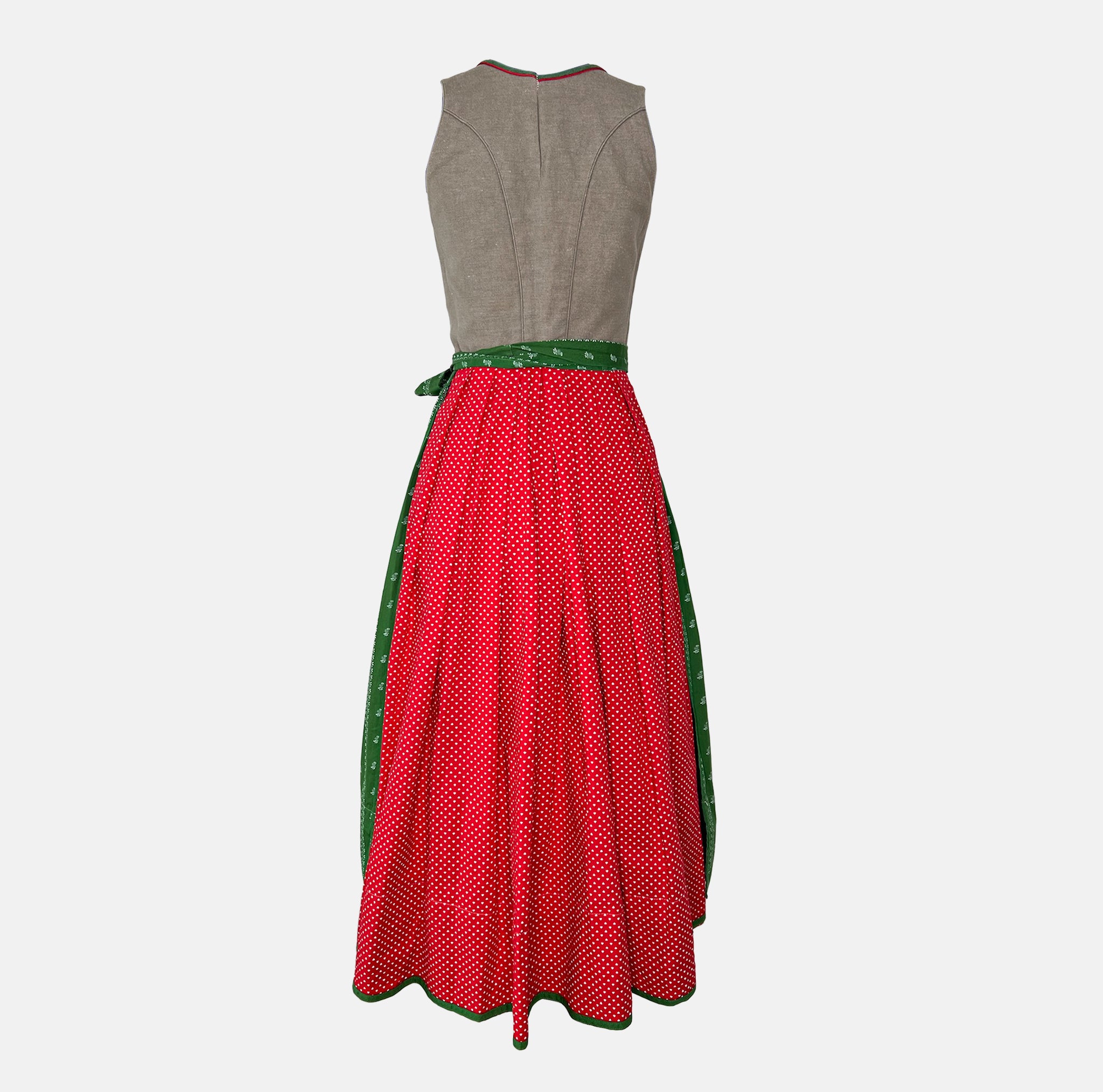 Rent the traditional Angermeier Dirndl Dress at Versatile – timeless Bavarian style, perfect for Oktoberfest and traditional events. Rent in Munich or online.
