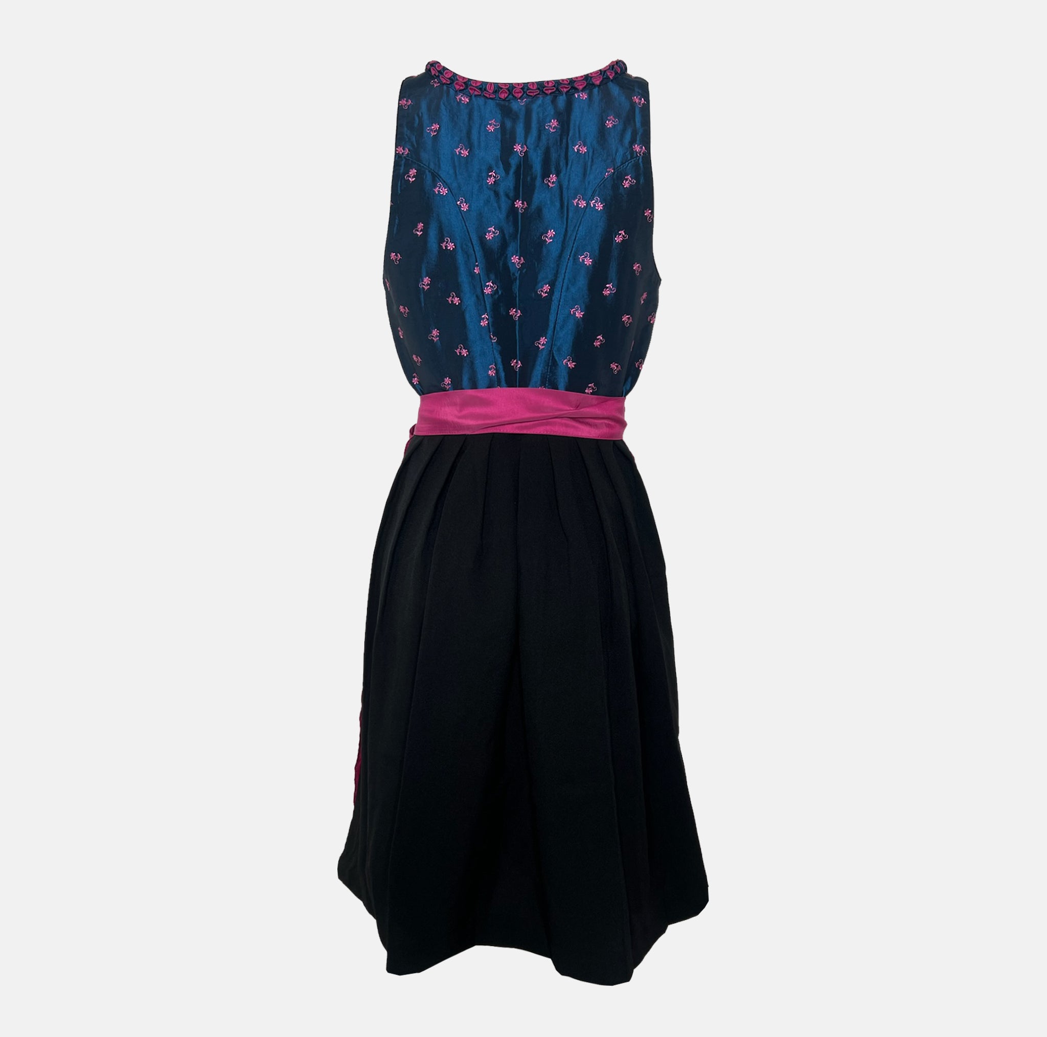 Black and pink Bavarian rental dirndl with embroidered bodice, pink lace-up ribbons, and fuchsia apron, available at Versatile OTM in Munich, owned by Beer&Pretzel Tours.