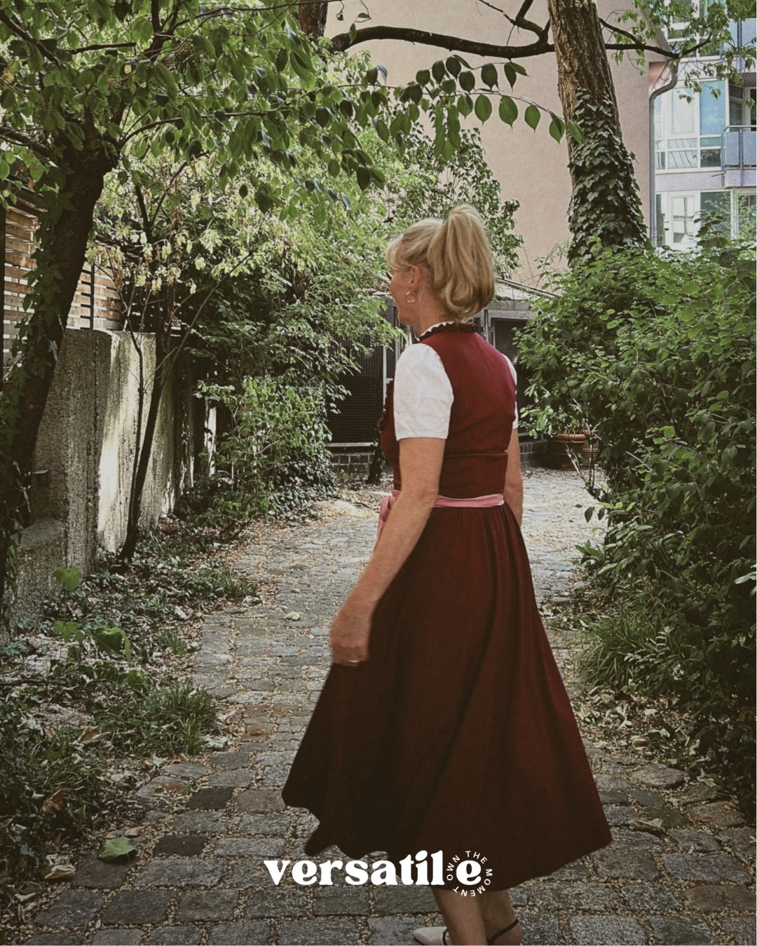 Premium Versatile Dirndl for rent back