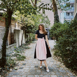 Premium Versatile Collection Dirndl Shannon rental: navy bodice, pink apron, elegant 70 cm skirt—for Oktoberfest in Munich.