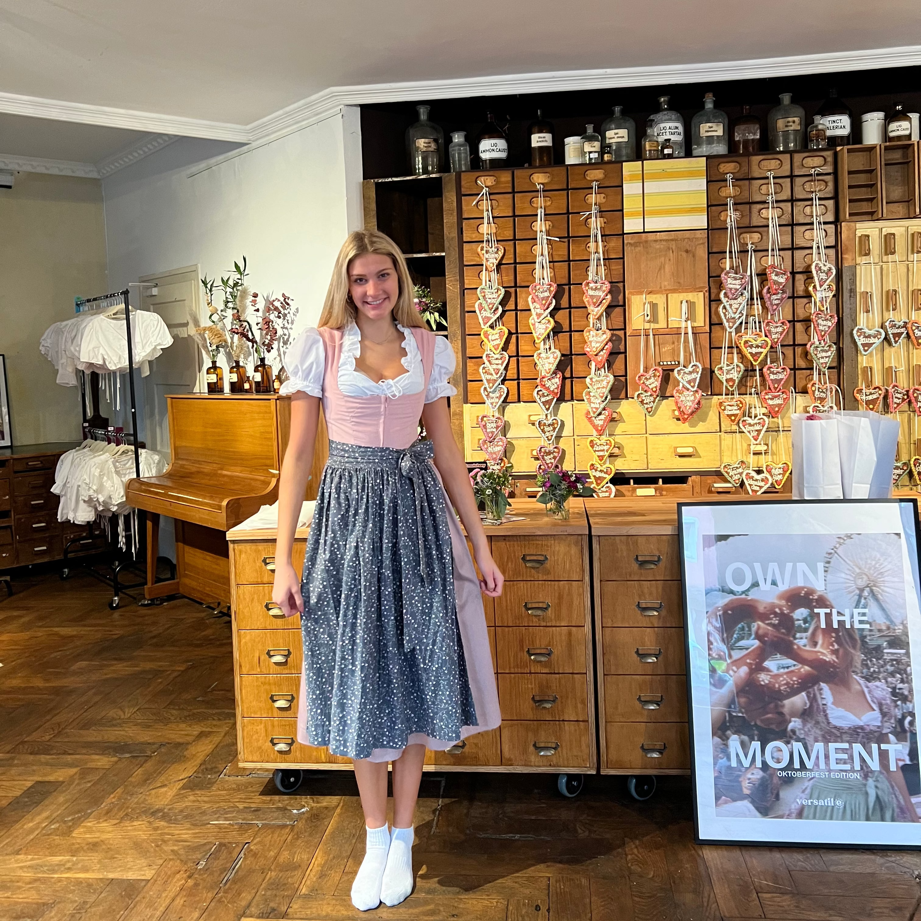 A girl wearing the Versatile Collection Dirndl Lisa for Oktoberfest, rented on Versatile OTM dirndl rental 