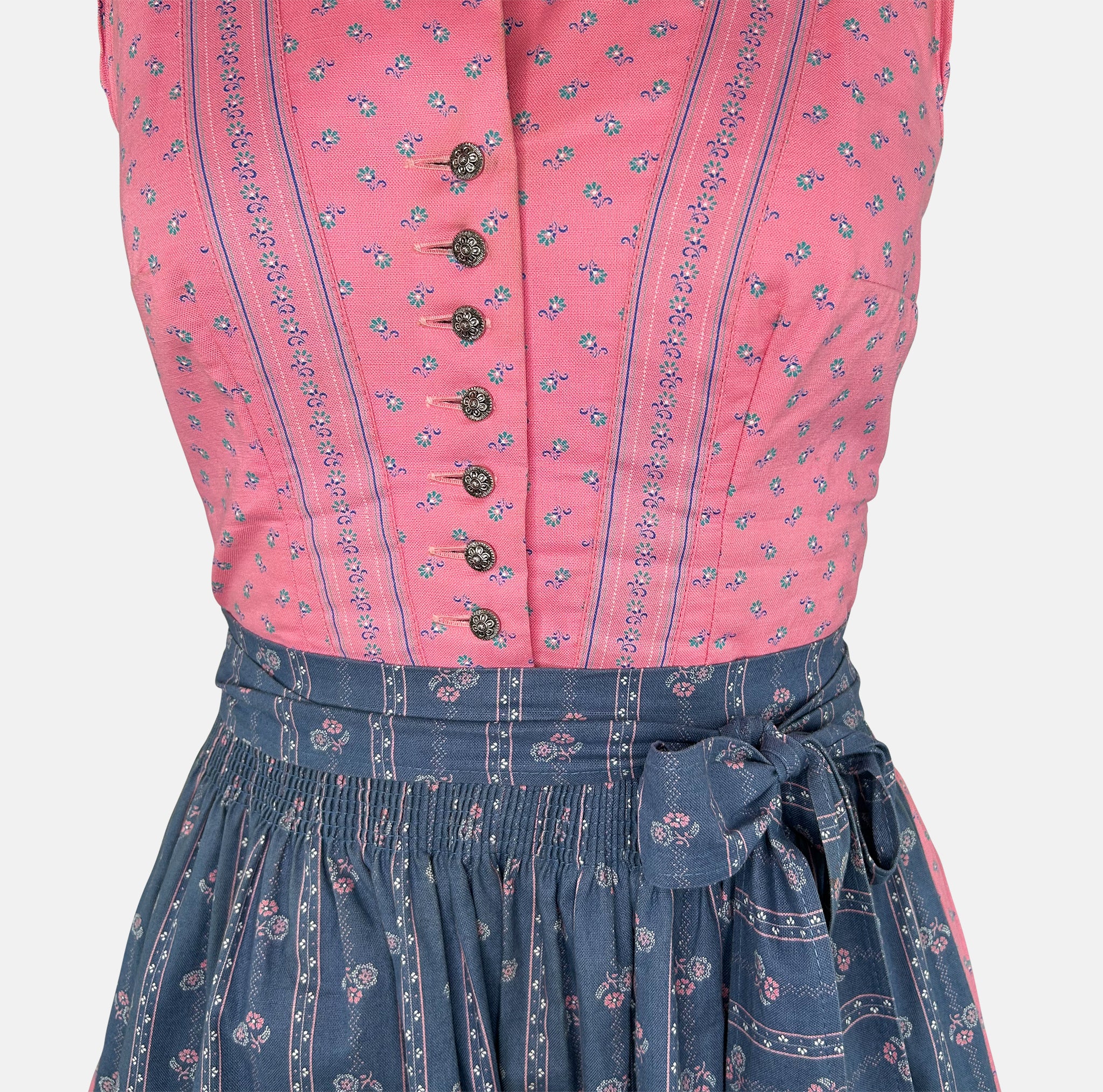 Rental dirndl dress for Oktoberfest by Versatile – traditional Bavarian outfit