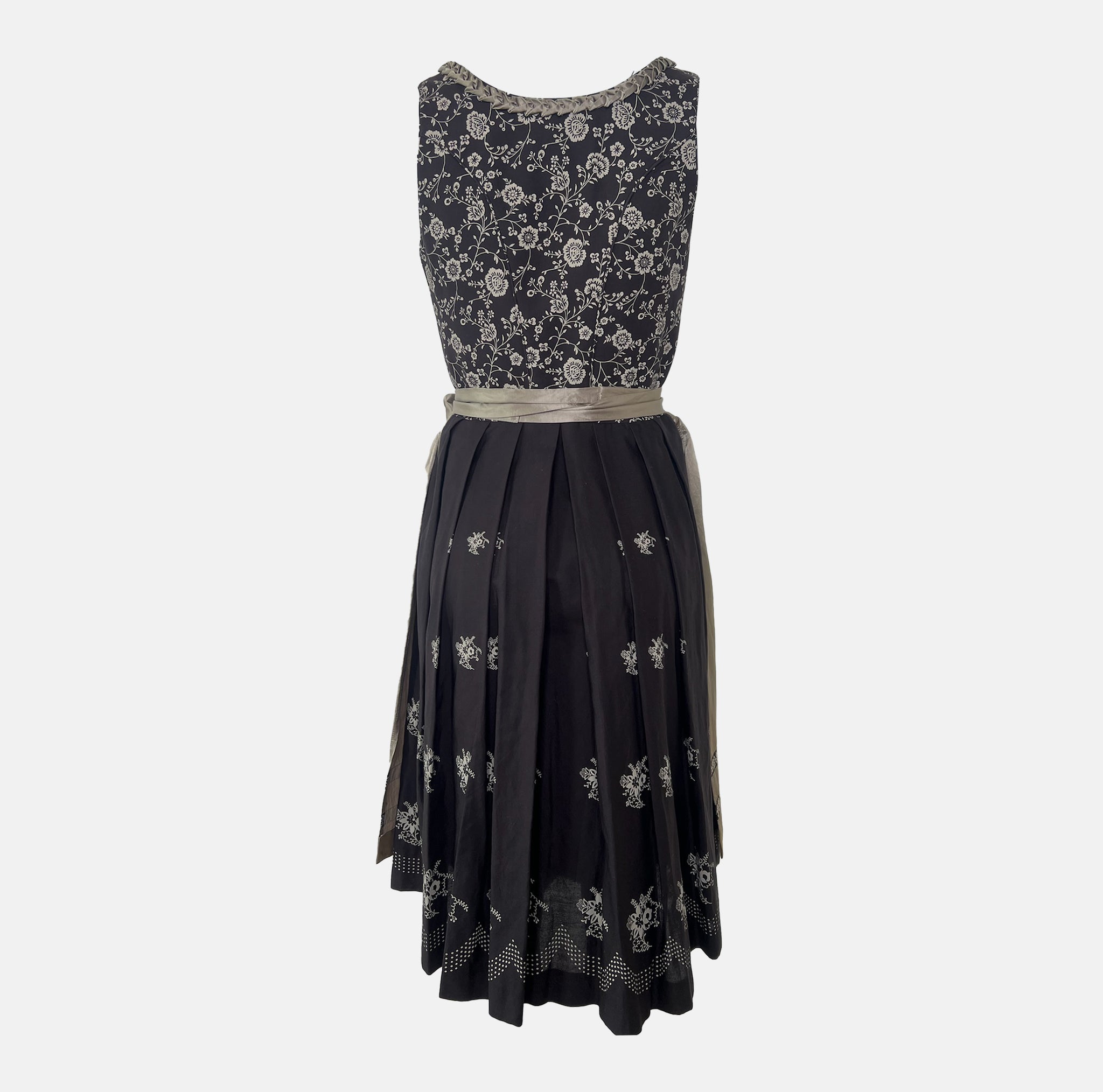 Elegant traditional Wenger Dirndl with floral embroidery and satin apron – available to rent via Versatile for Oktoberfest or festive events.