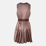 Back: Short Krüger Dirndl Zafina with shimmering rose-pink bodice, heart-shaped neckline, and brown patterned apron – available to rent via Versatile.