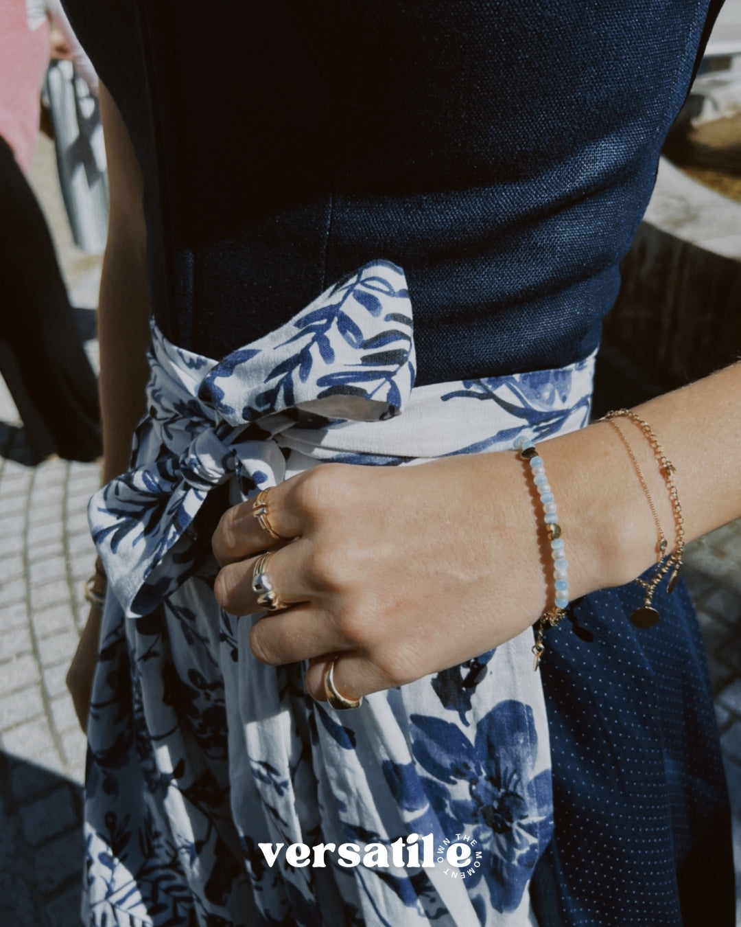 Rent Alpenherz Dirndl Marina in Munich: dark blue fitted bodice with sweetheart neckline and romantic tulle apron—Oktoberfest ready.