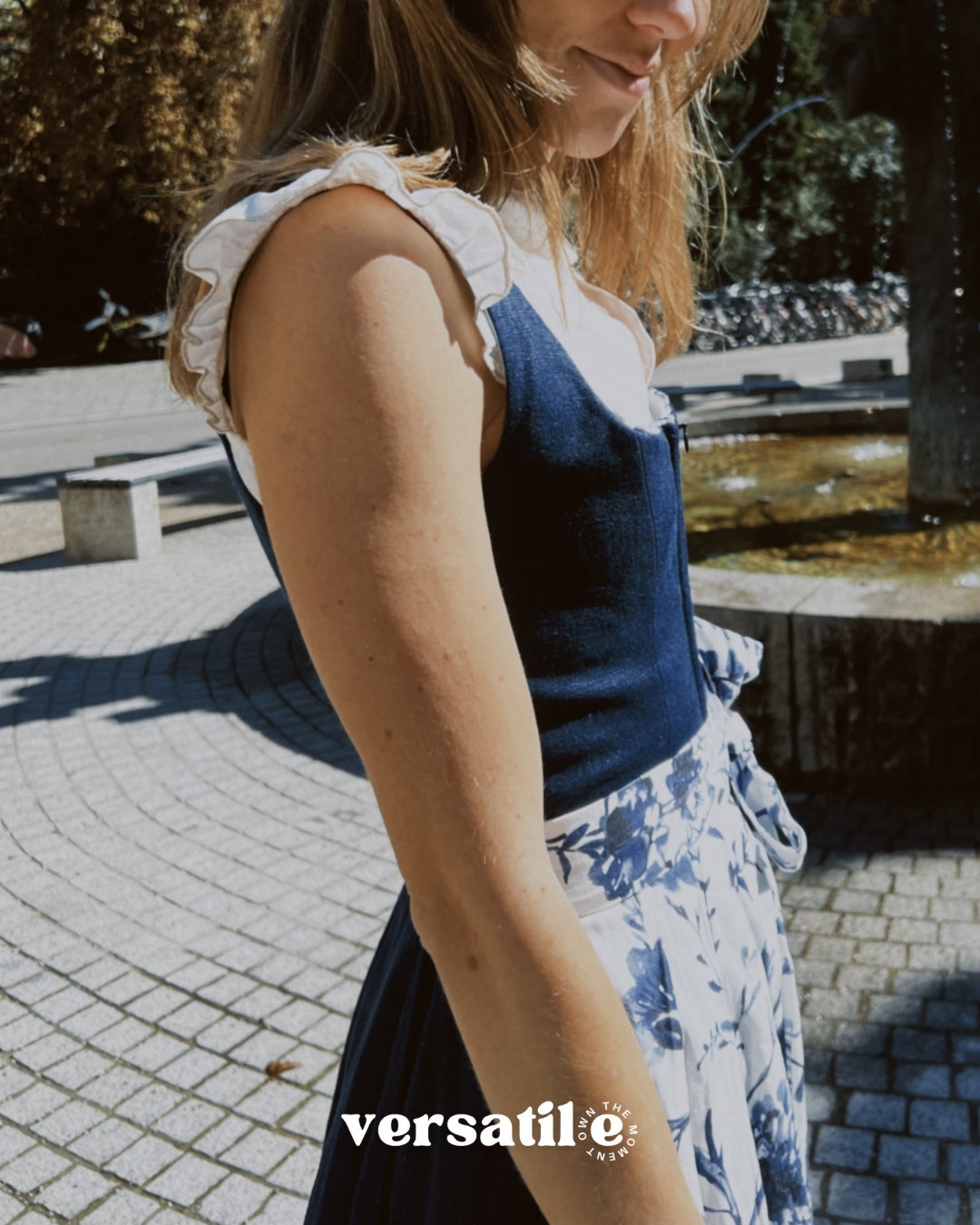 Elegant Alpenherz Dirndl Marina for Oktoberfest—navy jacquard bodice, lace-up front, embroidered tulle apron; Munich rental via Versatile OTM.