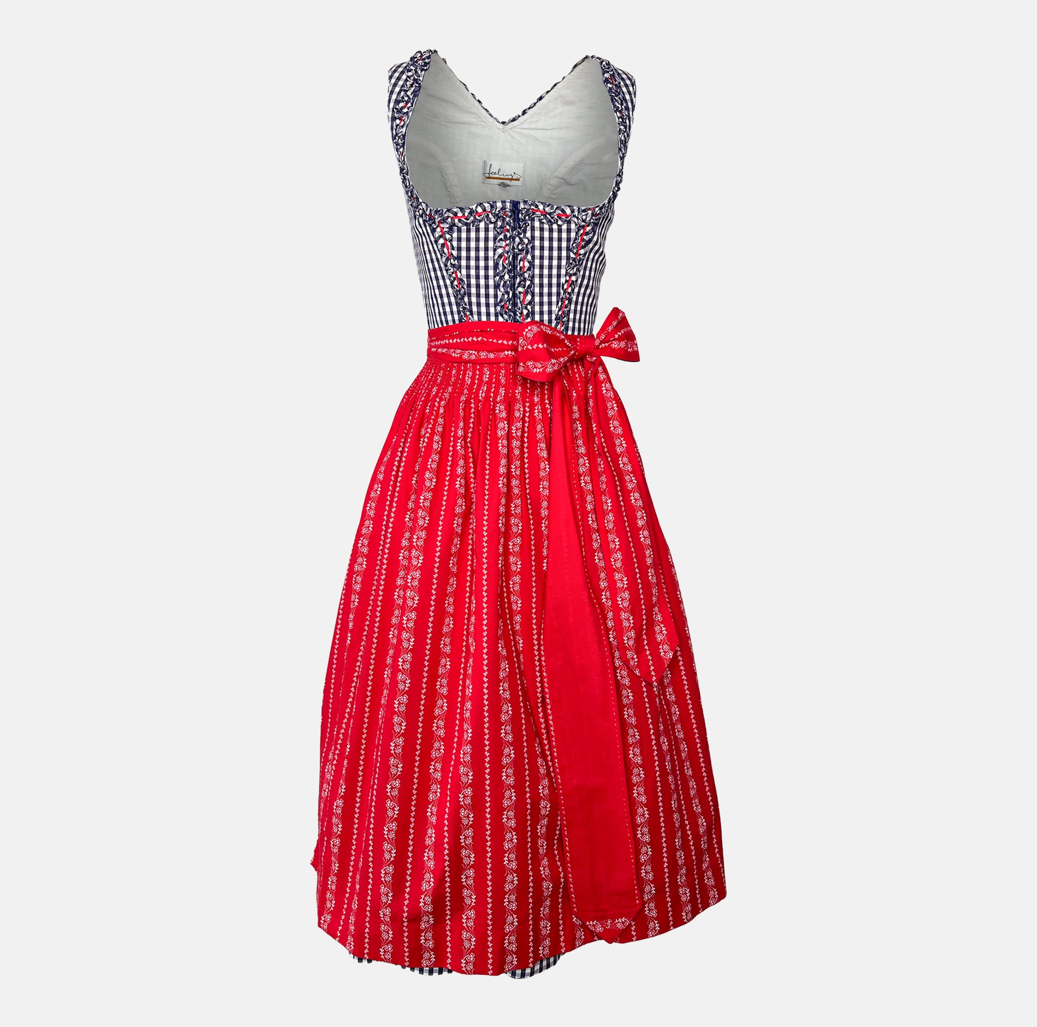 Rent the stylish Feelings Dirndl – ideal for Oktoberfest and traditional celebrations. Available for dirndl rental in Munich and online across Europe.