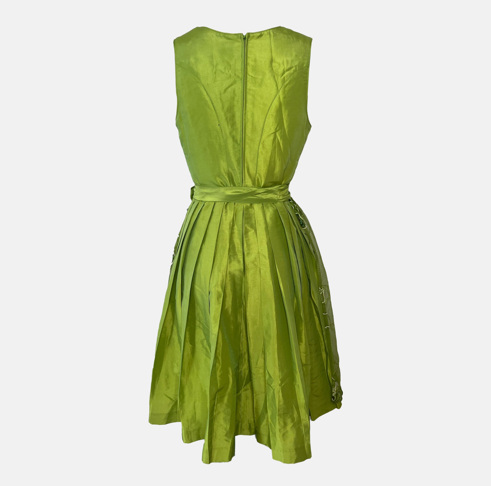 Lime-green Bavarian rental dirndl with colorful lace-up bodice and embroidered apron, available at Versatile OTM in Munich, owned by Beer&Pretzel Tours.