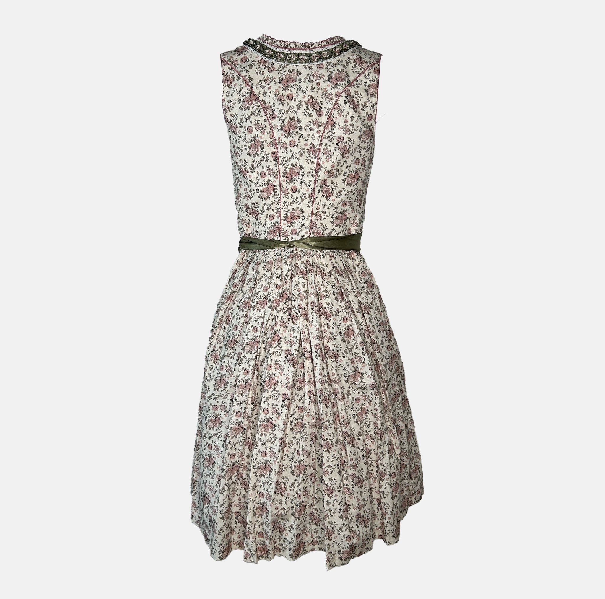 Affordable dirndl dress rental in Munich or online. Rent this stylish Marjo dirndl—perfect for Oktoberfest and events. Book your dirndl cheap today!