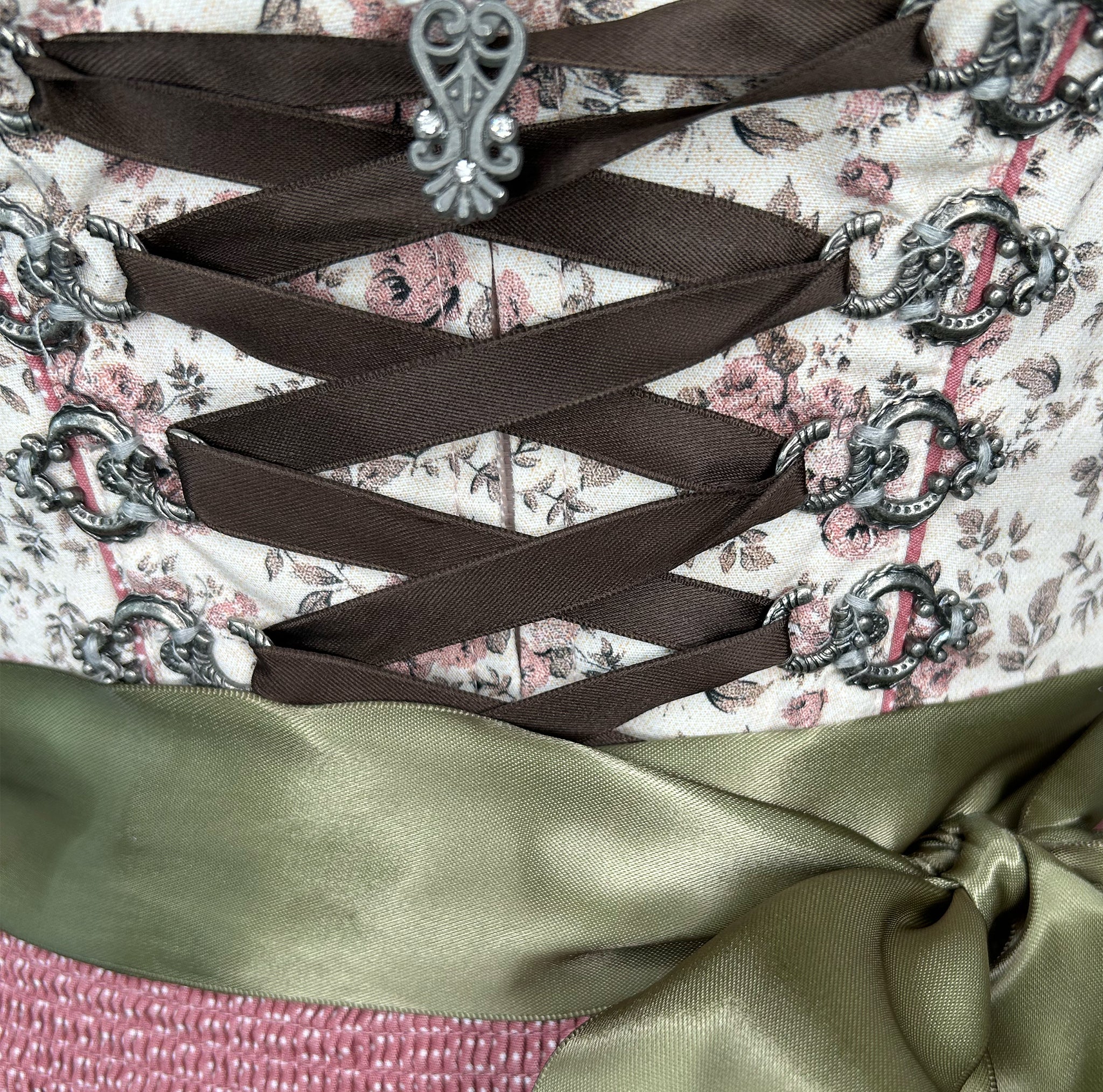 Affordable dirndl dress rental in Munich or online. Rent this stylish Marjo dirndl—perfect for Oktoberfest and events. Book your dirndl cheap today!