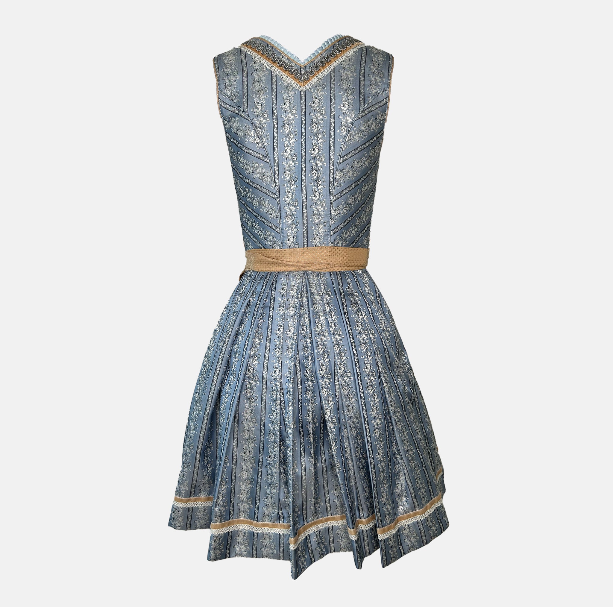Affordable dirndl dress rental in Munich or online. Rent the elegant Krüger Dirndl in light blue—perfect for Oktoberfest and events. Book your dirndl cheap today!